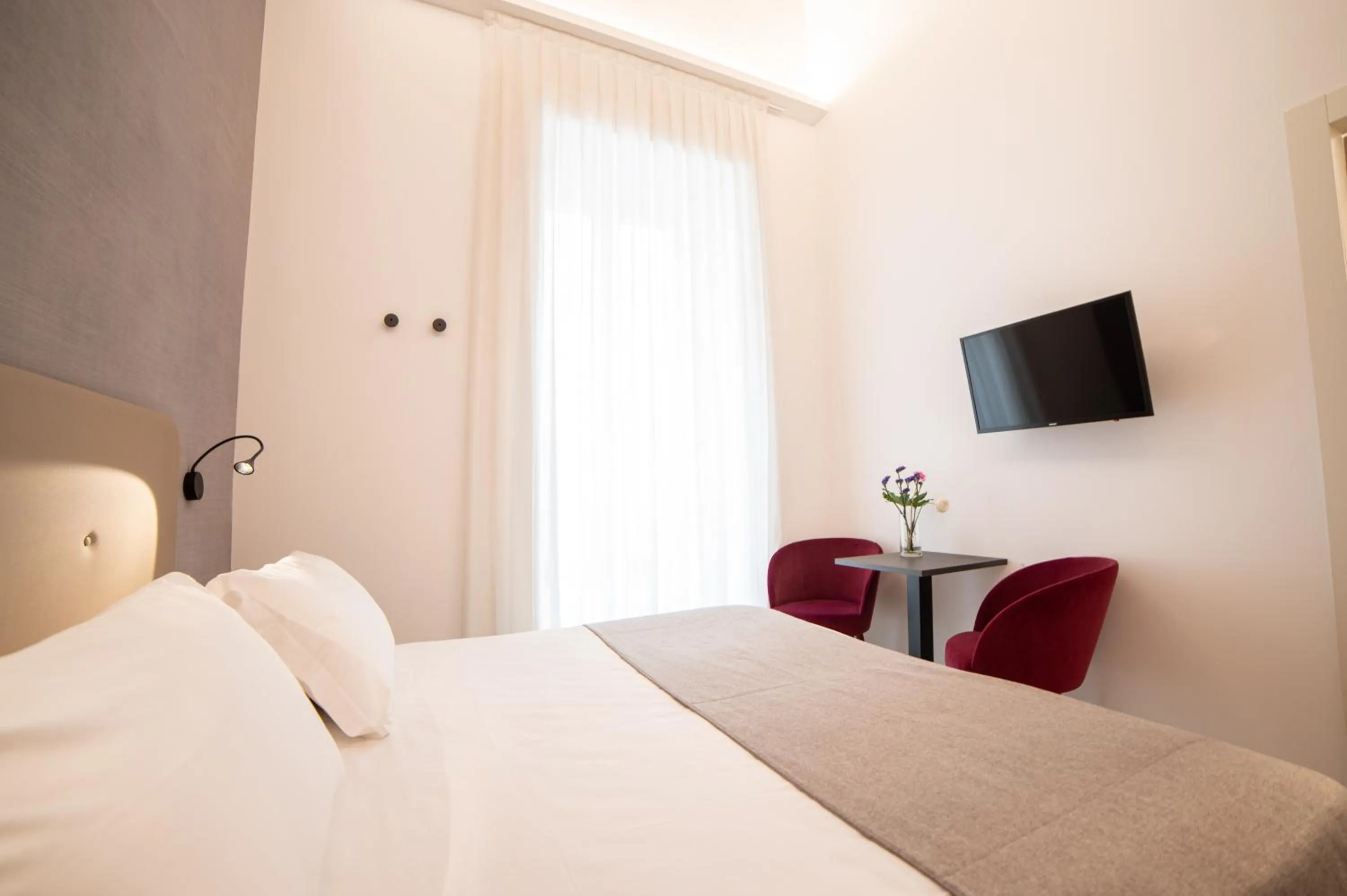 Photo of the whole room, Bed in B&B Napoli Time