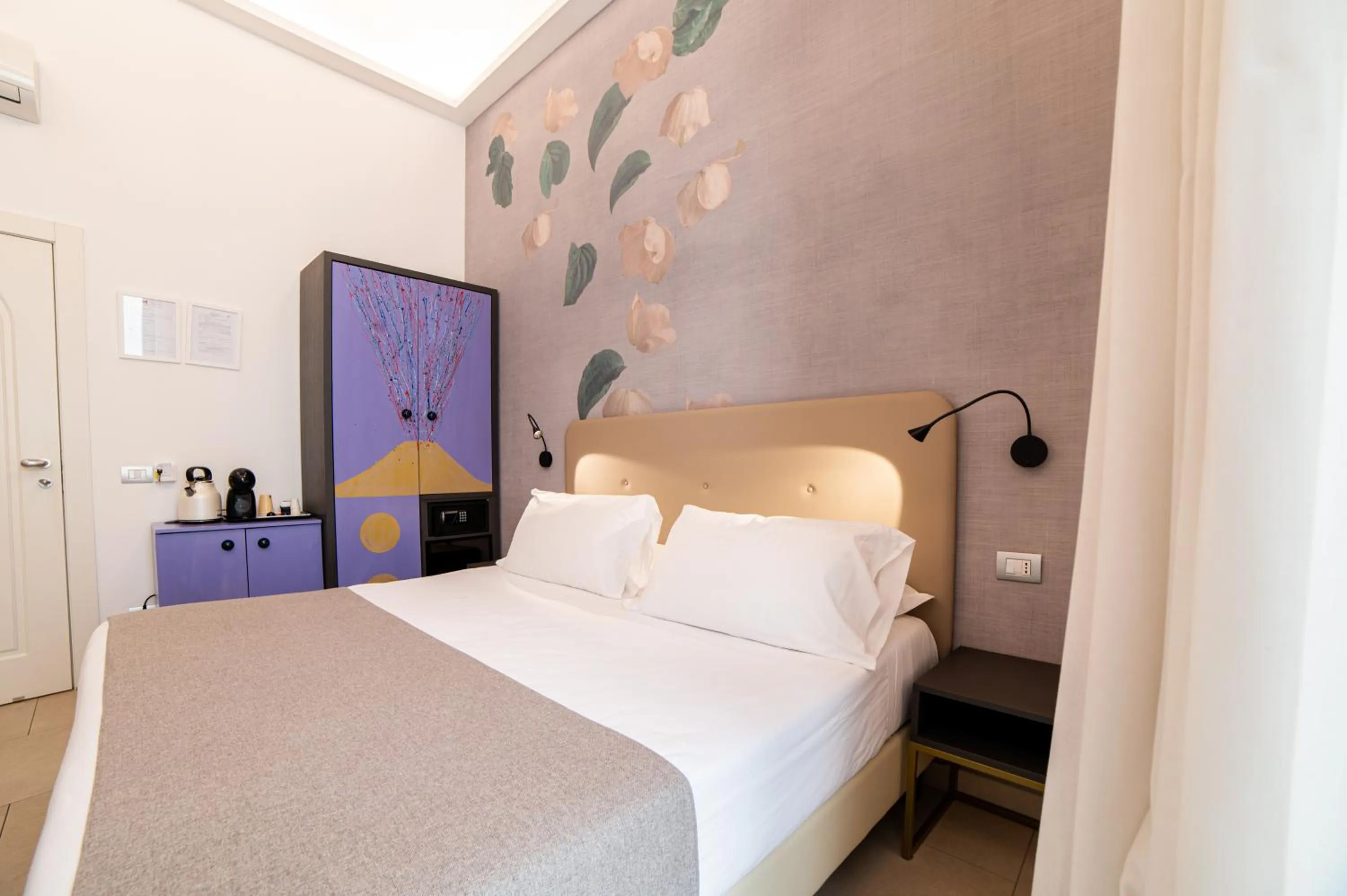 Photo of the whole room, Bed in B&B Napoli Time