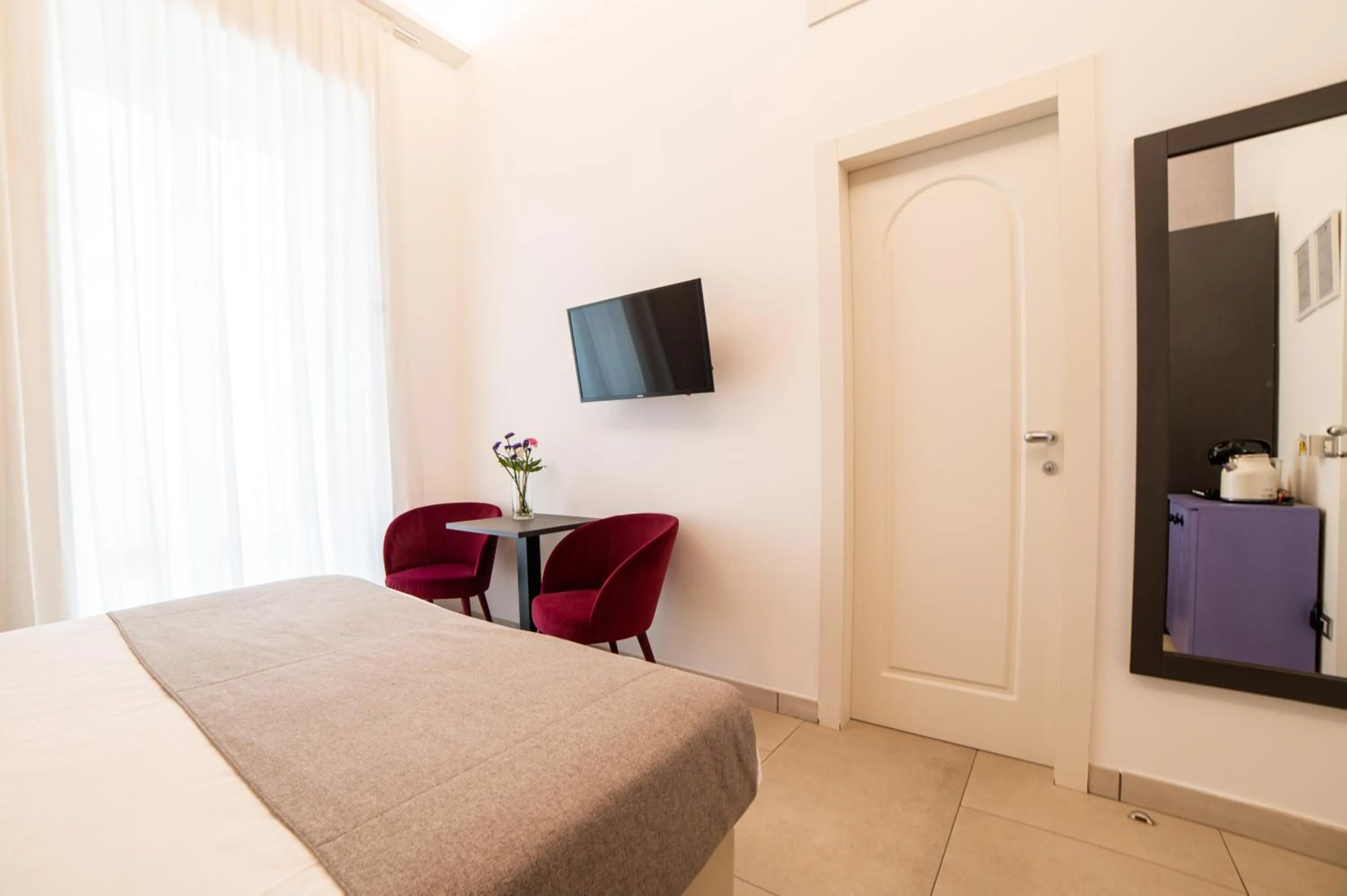 Photo of the whole room, Bed in B&B Napoli Time