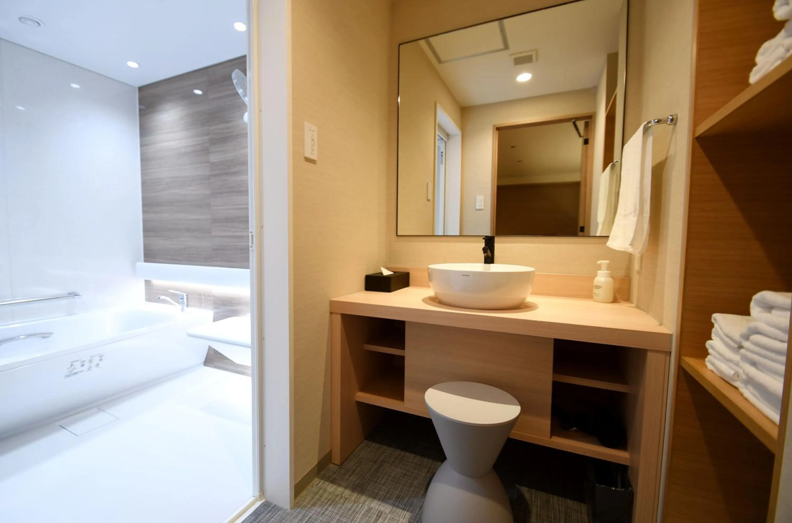 Shower, Bed in Hotel Marroad Hakone