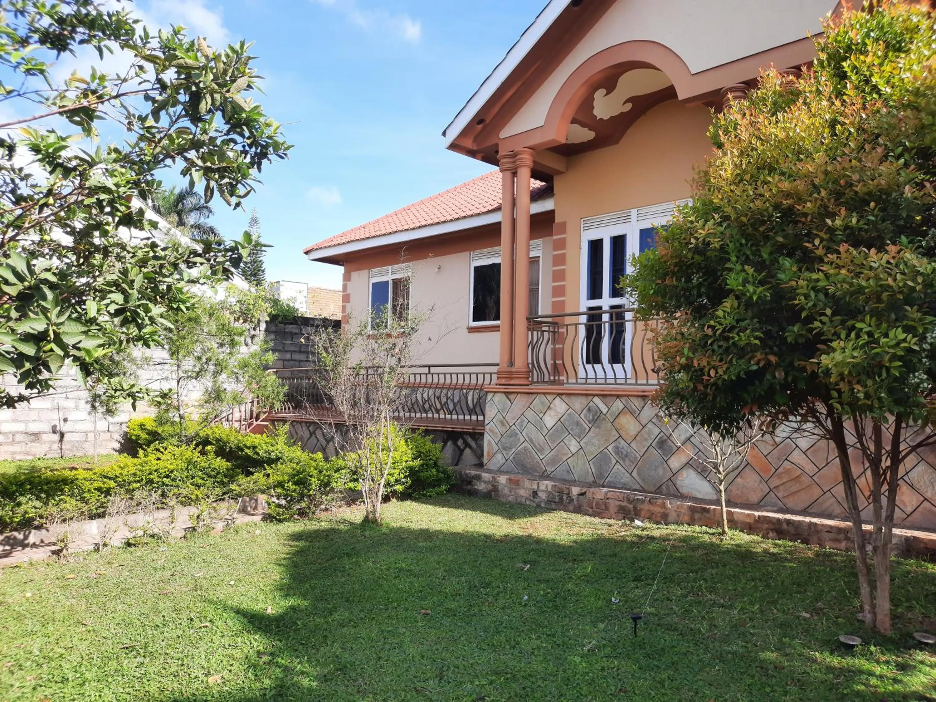 Garden in Airport Side Hotel Entebbe
