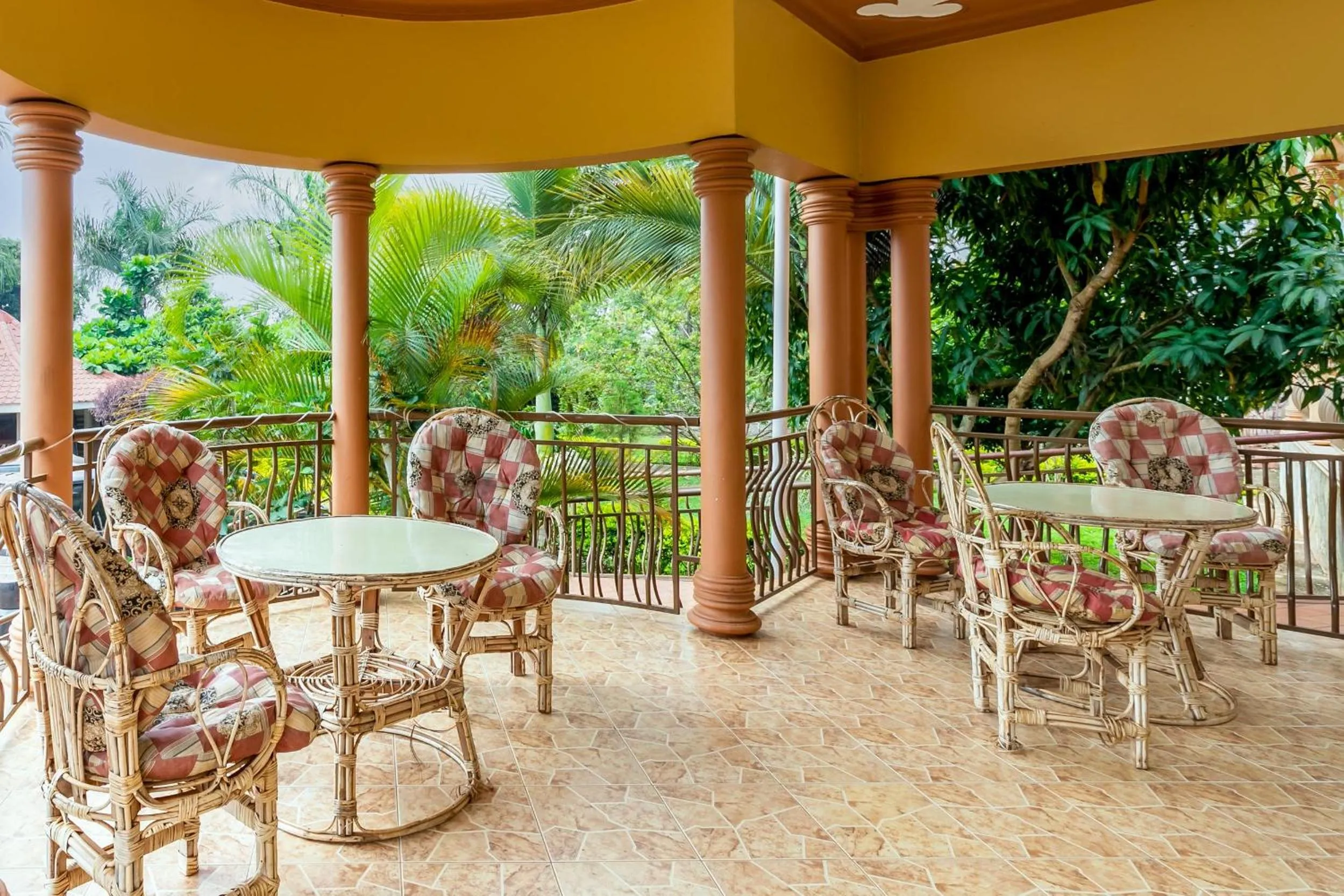 Restaurant/places to eat in Airport Side Hotel Entebbe