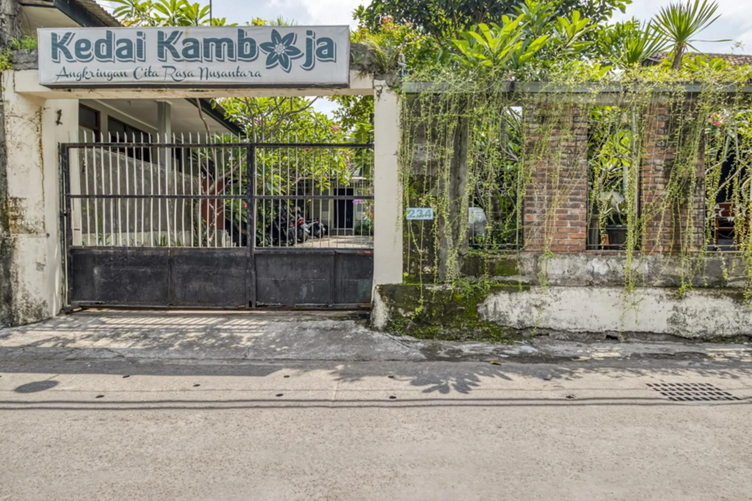 RedDoorz Hostel near Adisucipto Airport Yogyakarta
