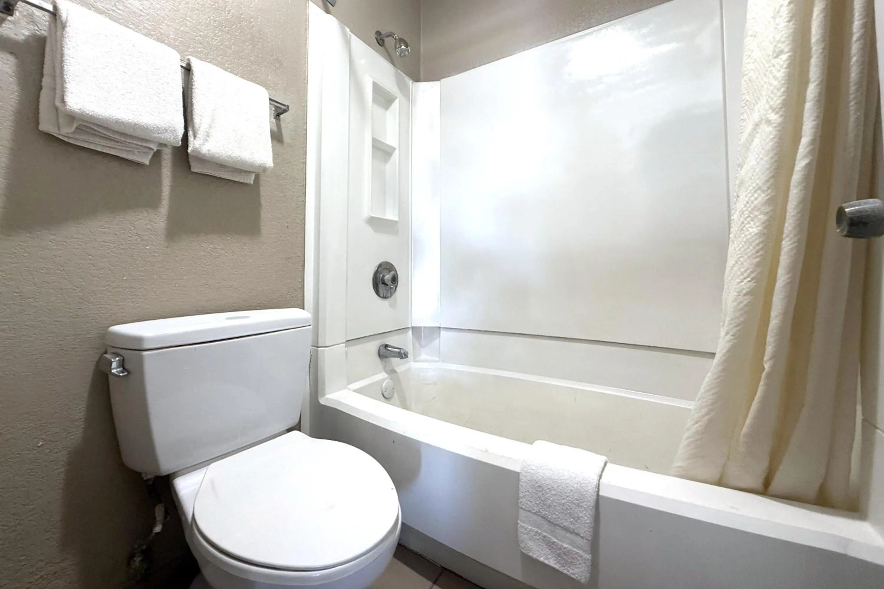 Bathroom in Homegate Studios & Suites San Antonio Medical Center