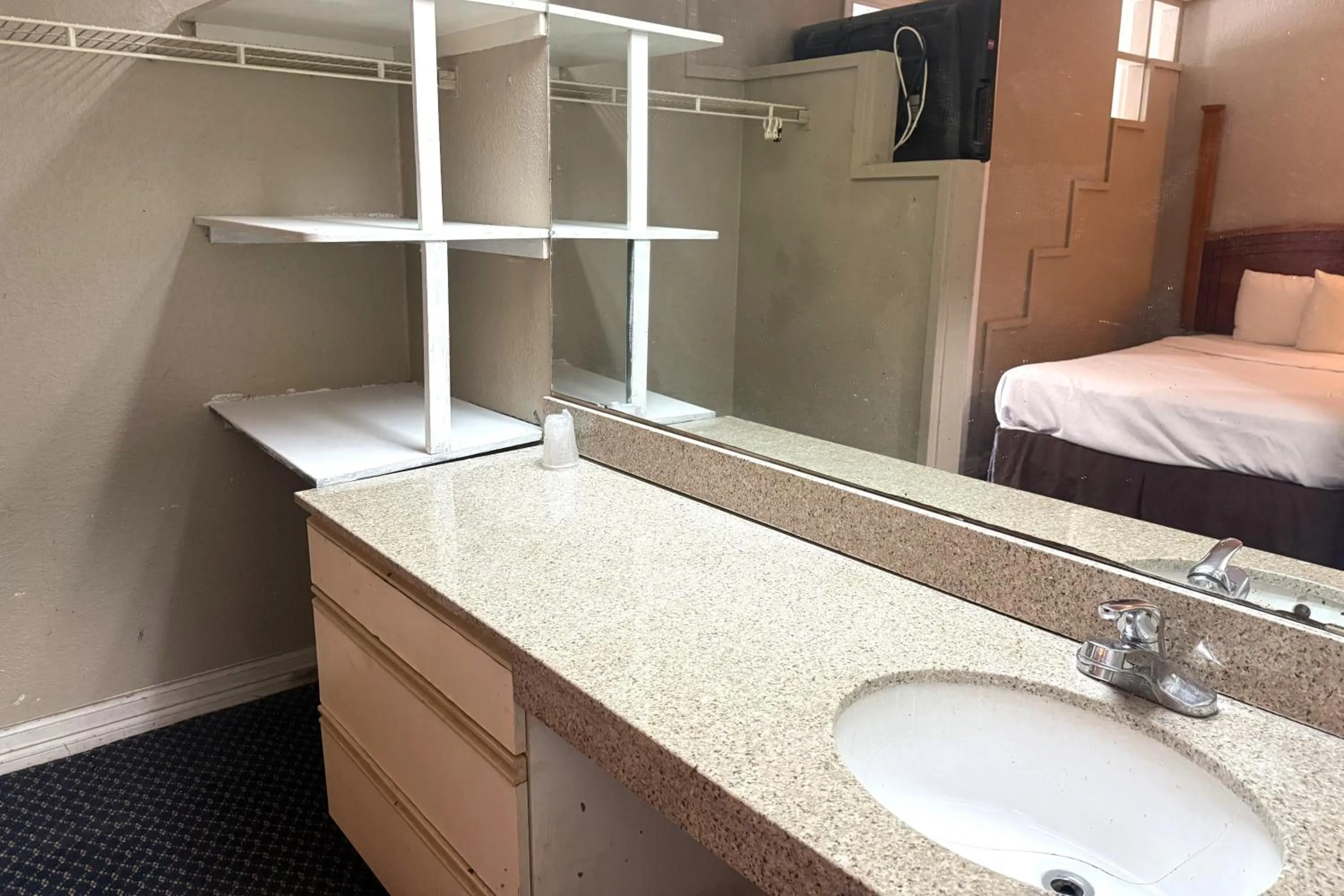 Bathroom, Bed in Homegate Studios & Suites San Antonio Medical Center
