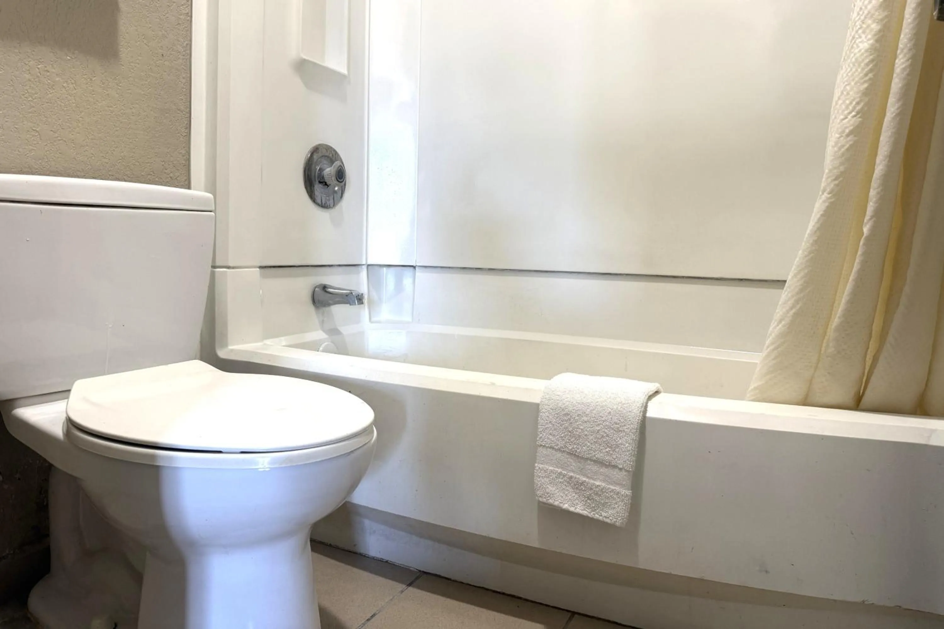 Bathroom in Homegate Studios & Suites San Antonio Medical Center
