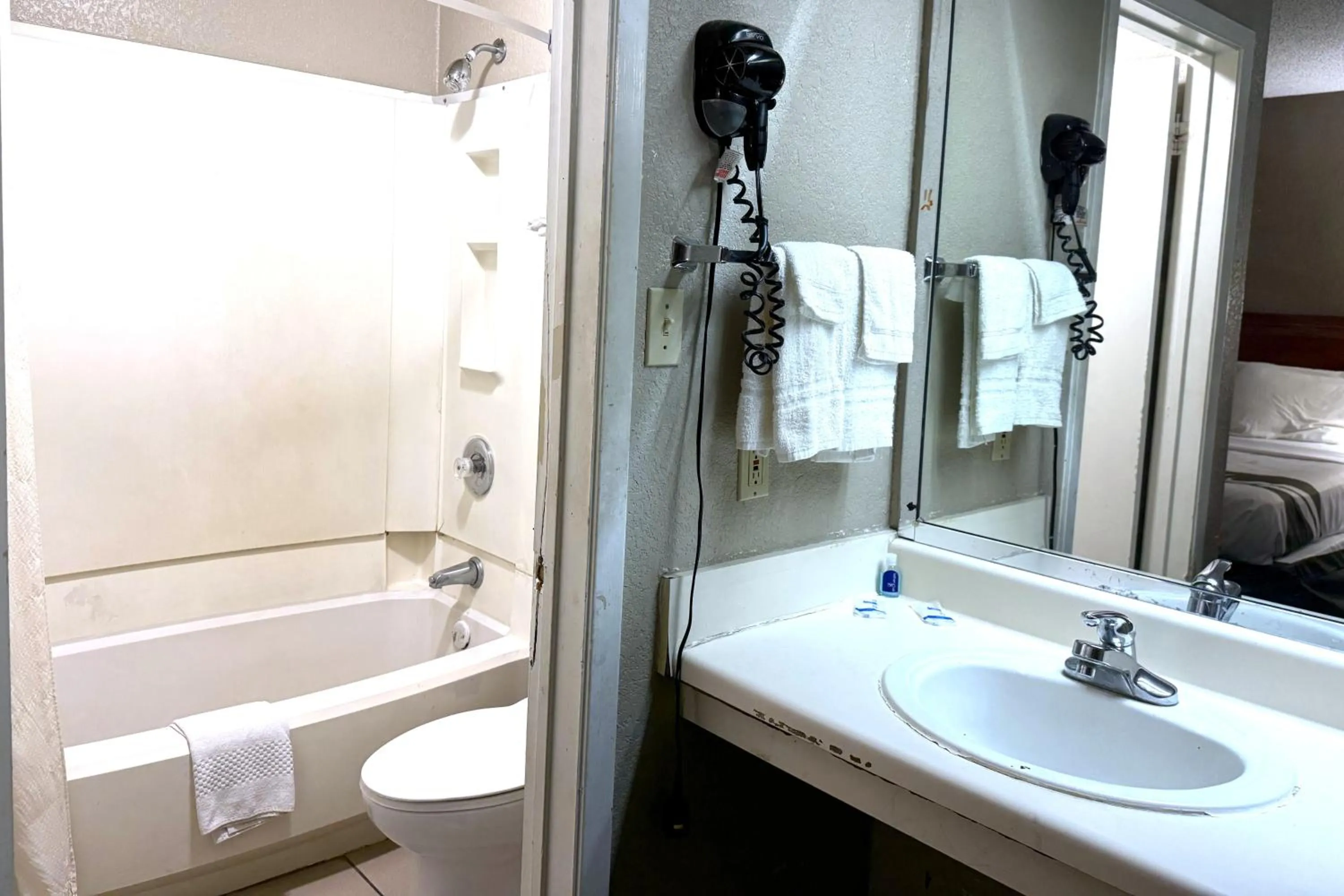Bathroom in Homegate Studios & Suites San Antonio Medical Center