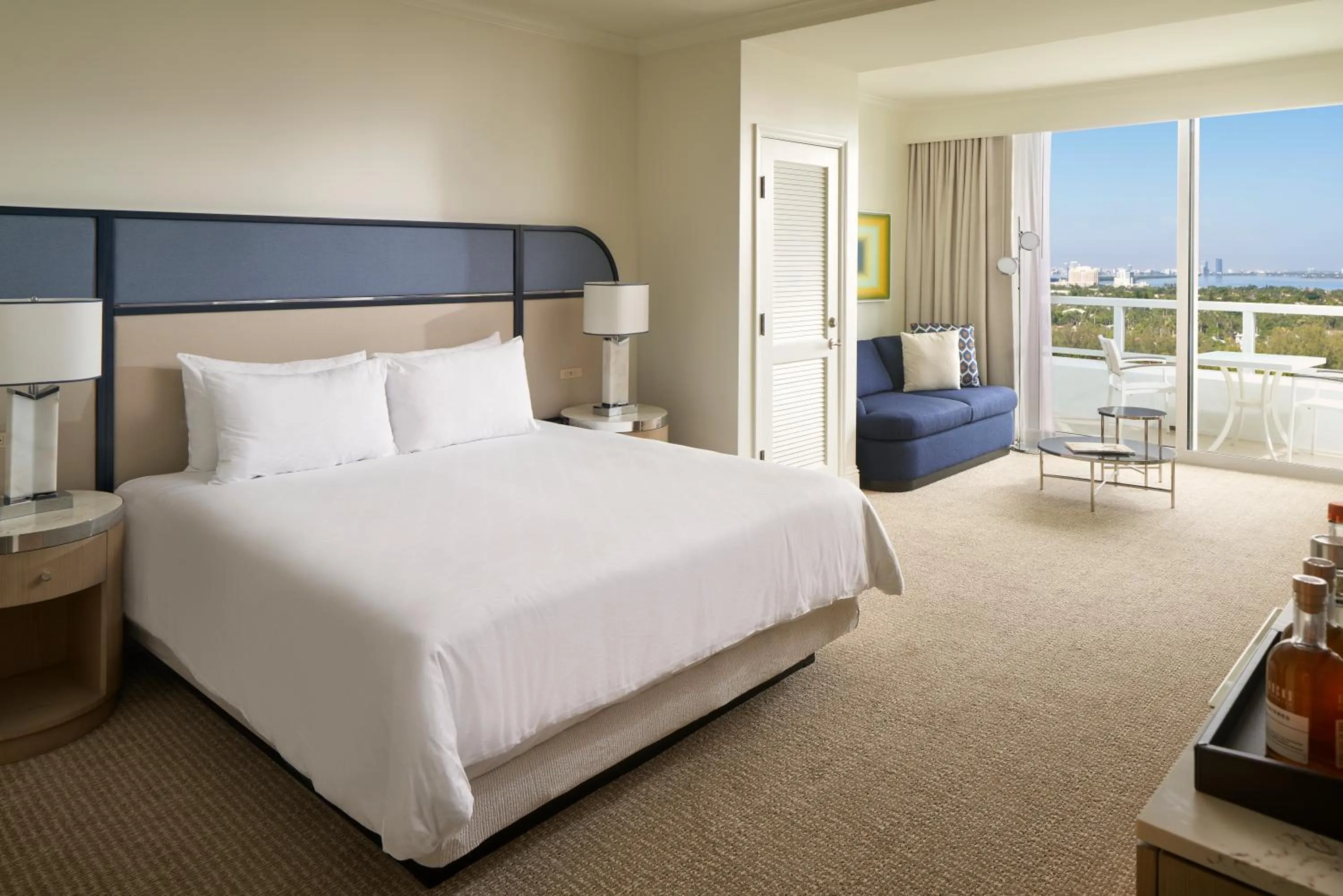 Bedroom, Bed in Fontainebleau Miami Beach