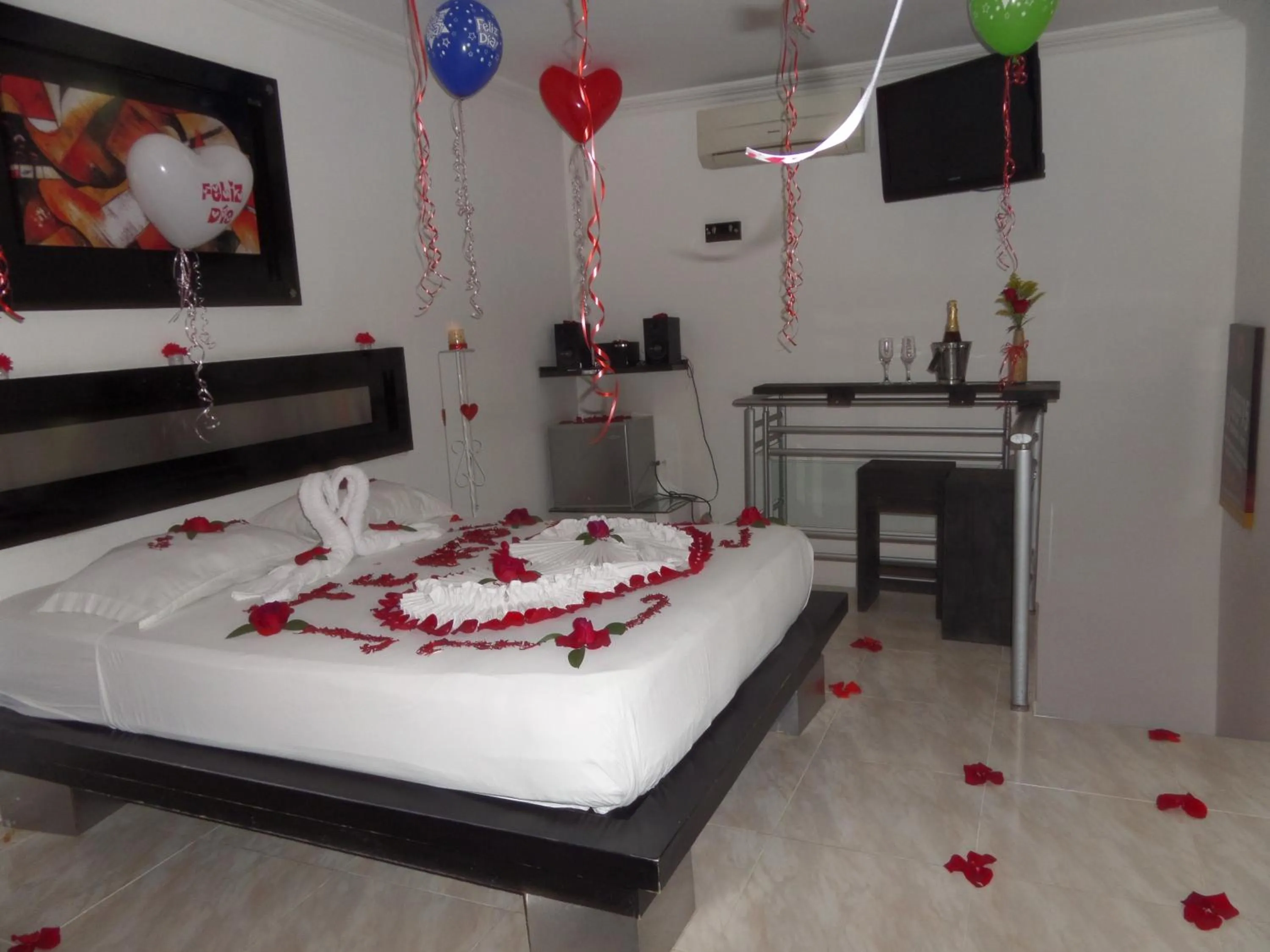 Bedroom, Bed in Torettos