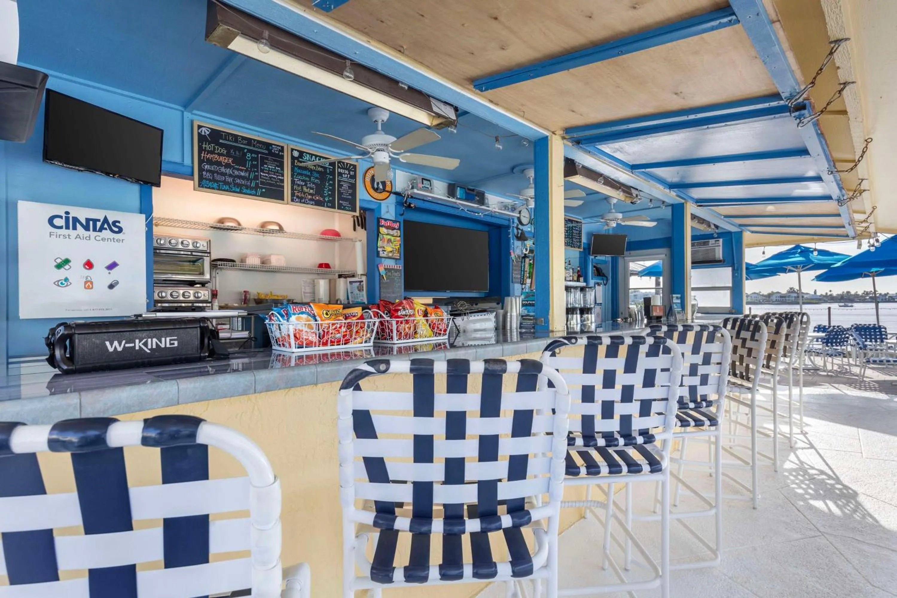 Restaurant/places to eat in Hilton Vacation Club Charter Club Naples Bay