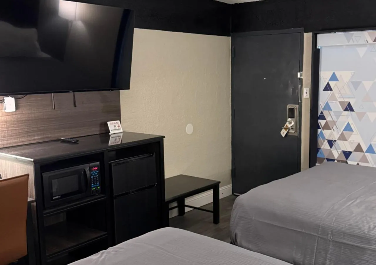 room service, Bed in Lx Hotel, Powered by ACW Circle