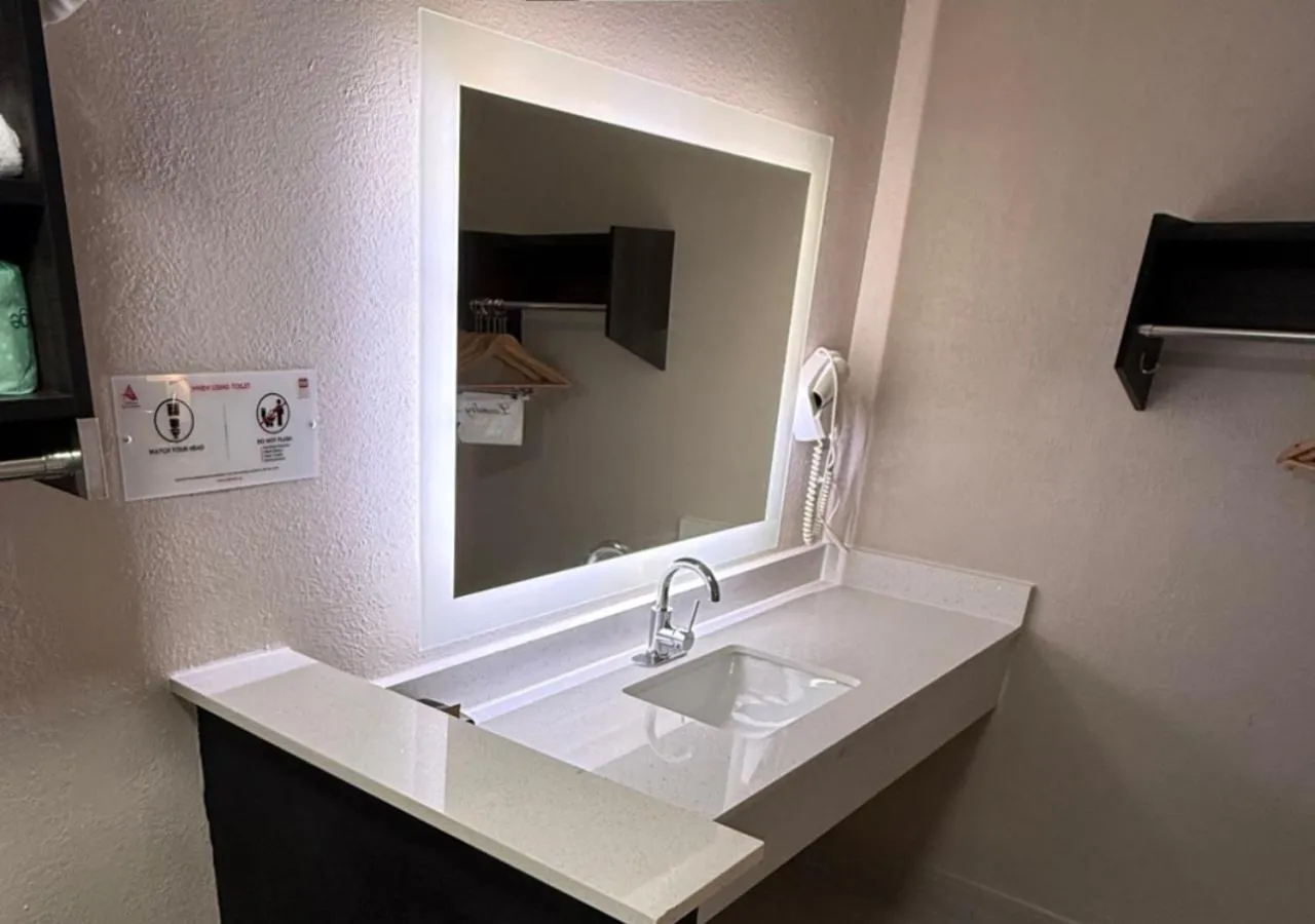 room service in Lx Hotel, Powered by ACW Circle