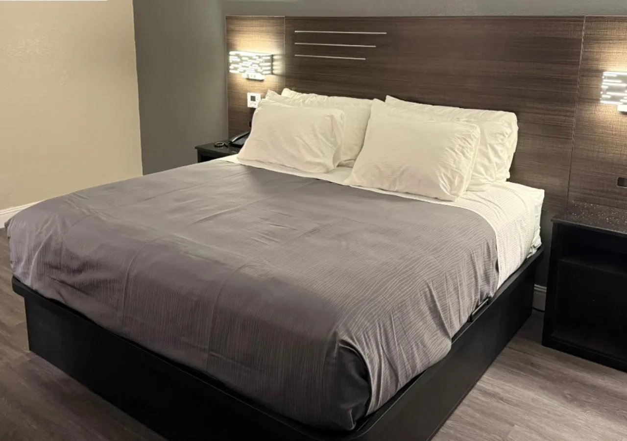 Bedroom, Bed in Lx Hotel, Powered by ACW Circle