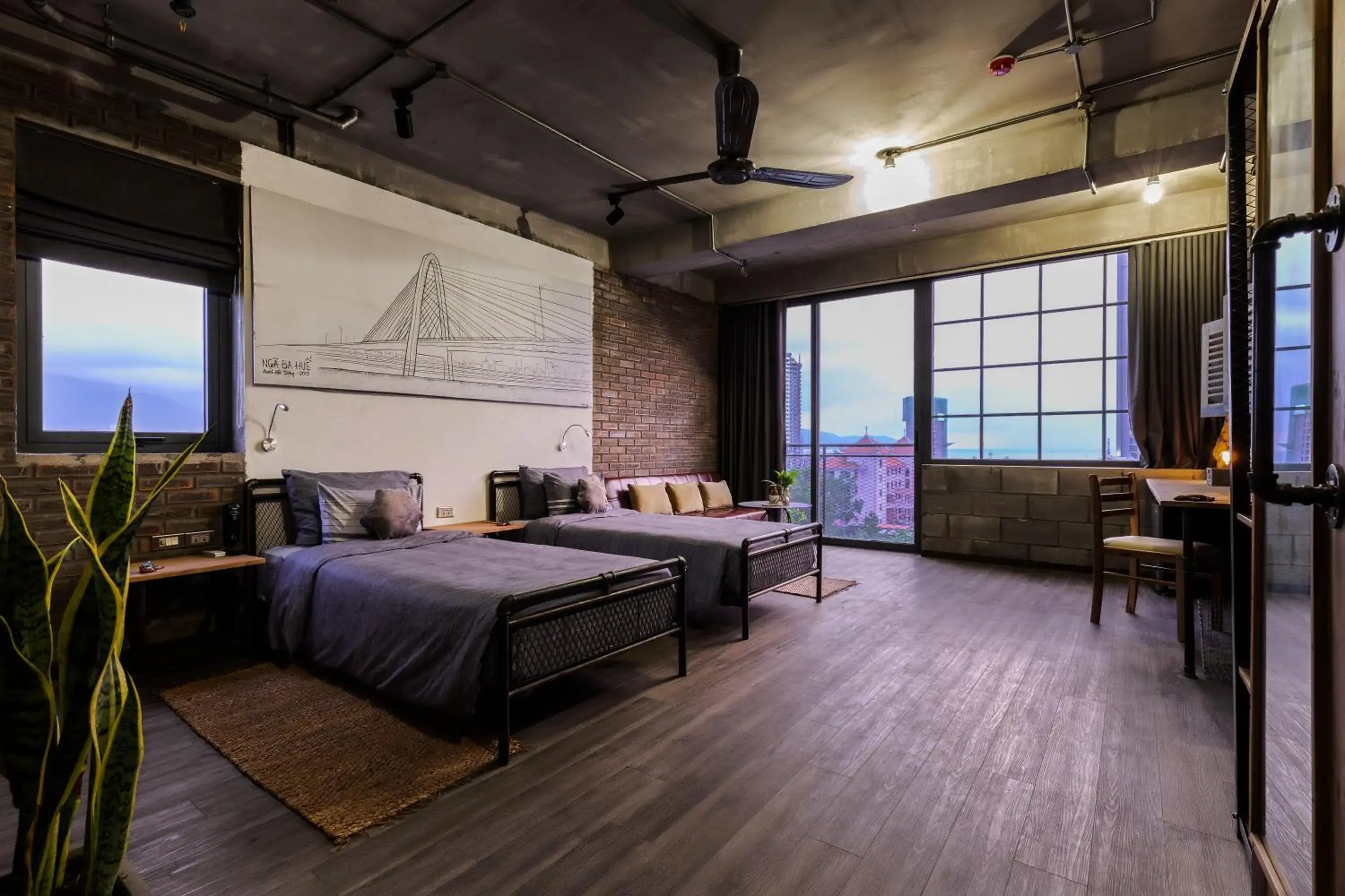 Deluxe Twin Room with Sea View in Bridges Danang Boutique Hotel Deluxe Twin Room with Sea View in Bridges Danang Boutique Hotel