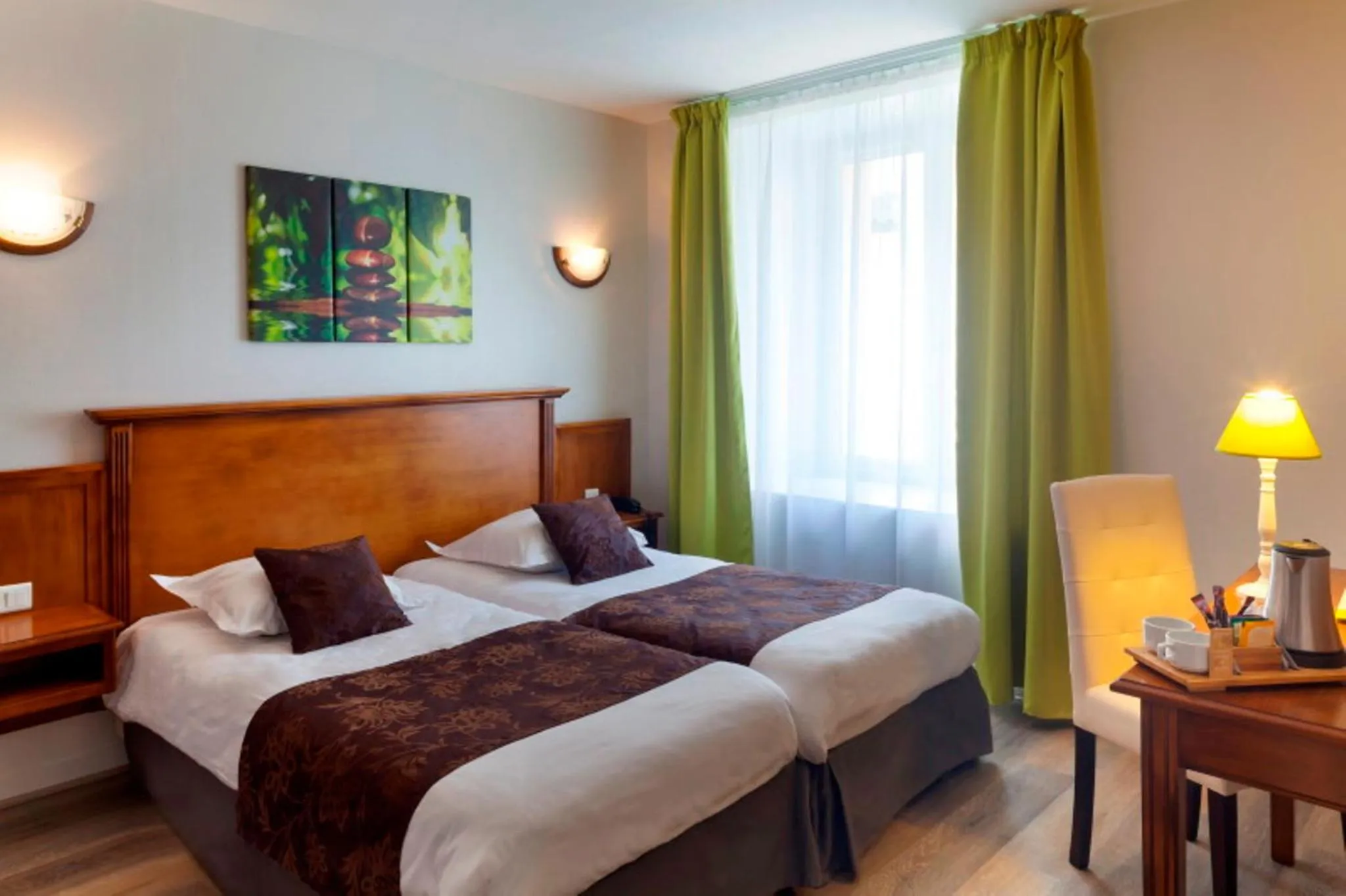 Bed in Logis Hôtel & Restaurant du Sauvage