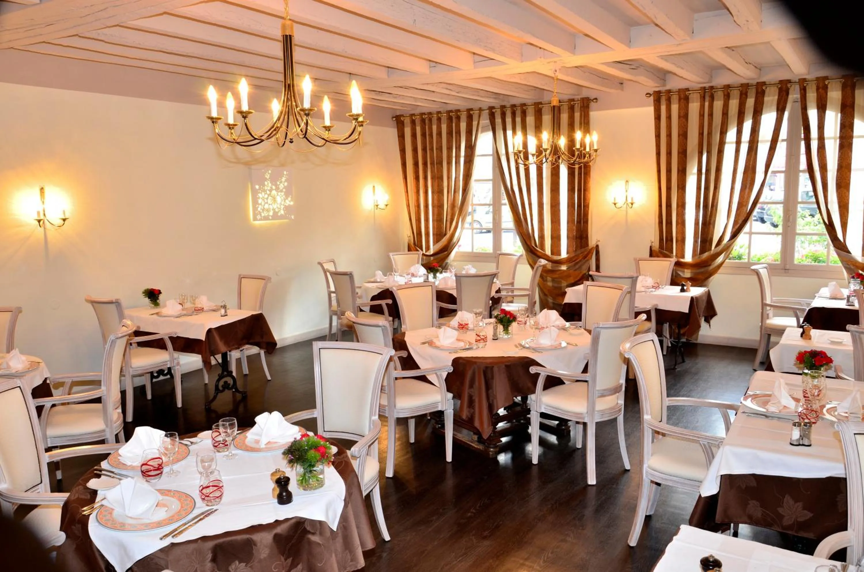 Restaurant/places to eat in Logis Hôtel & Restaurant du Sauvage