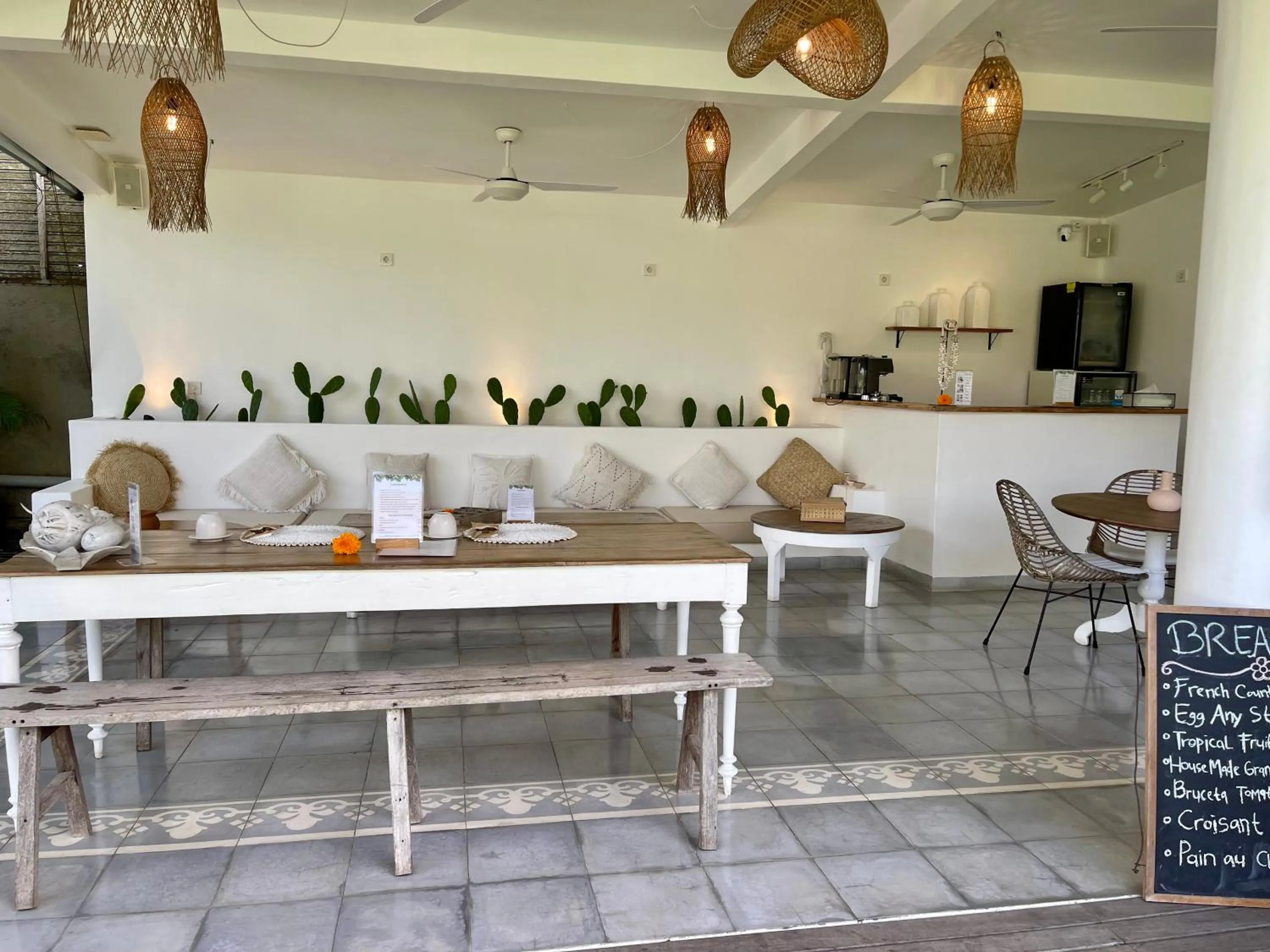 Restaurant/places to eat in The Bingin Beach Villas' Bungalow Resort