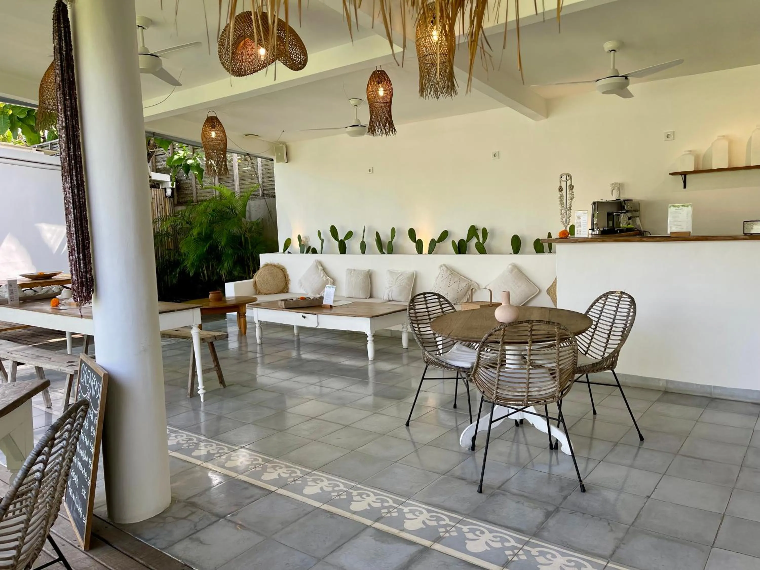 Restaurant/places to eat in The Bingin Beach Villas' Bungalow Resort