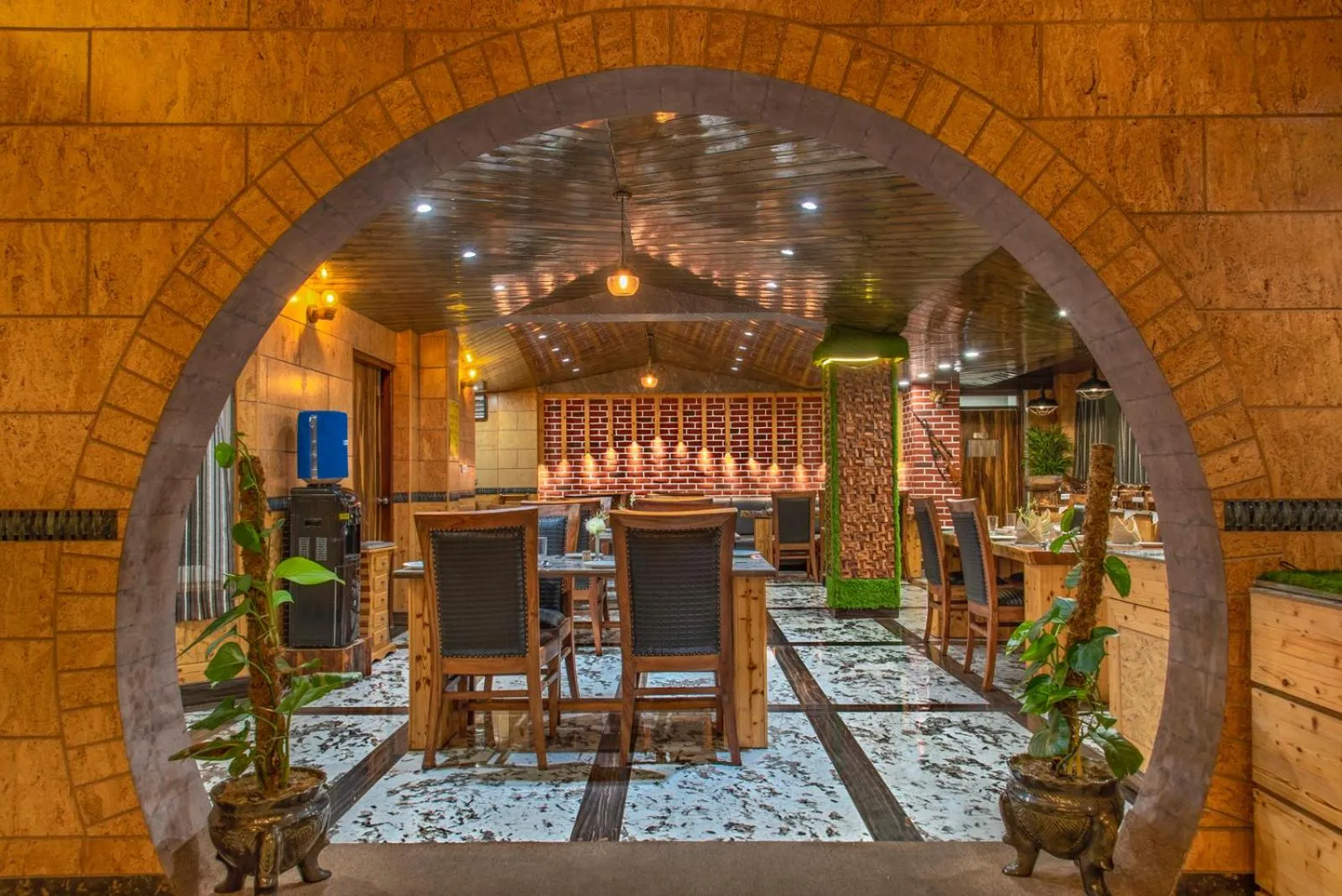 Restaurant/places to eat in Kanishka Retreat Resort Chail