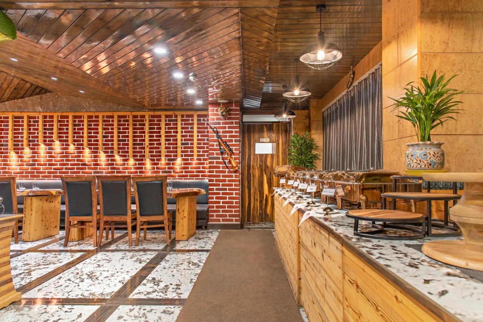 Restaurant/places to eat in Kanishka Retreat Resort Chail