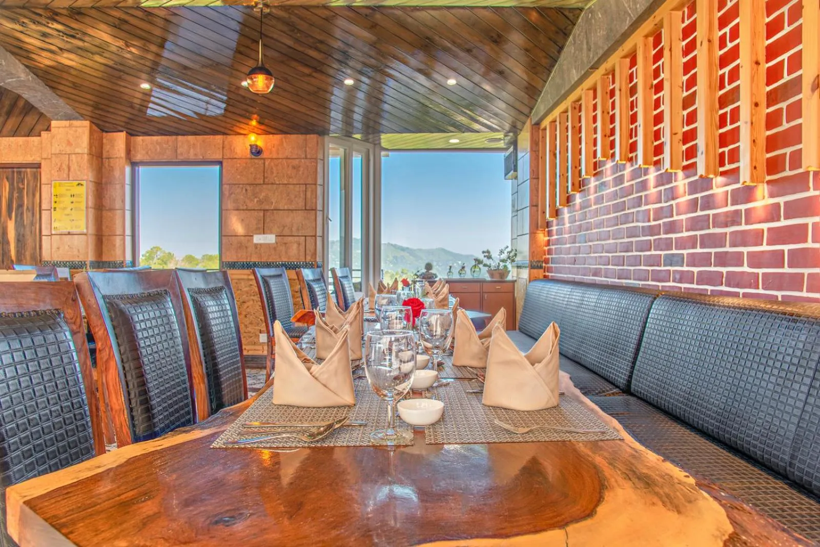 Restaurant/places to eat in Kanishka Retreat Resort Chail