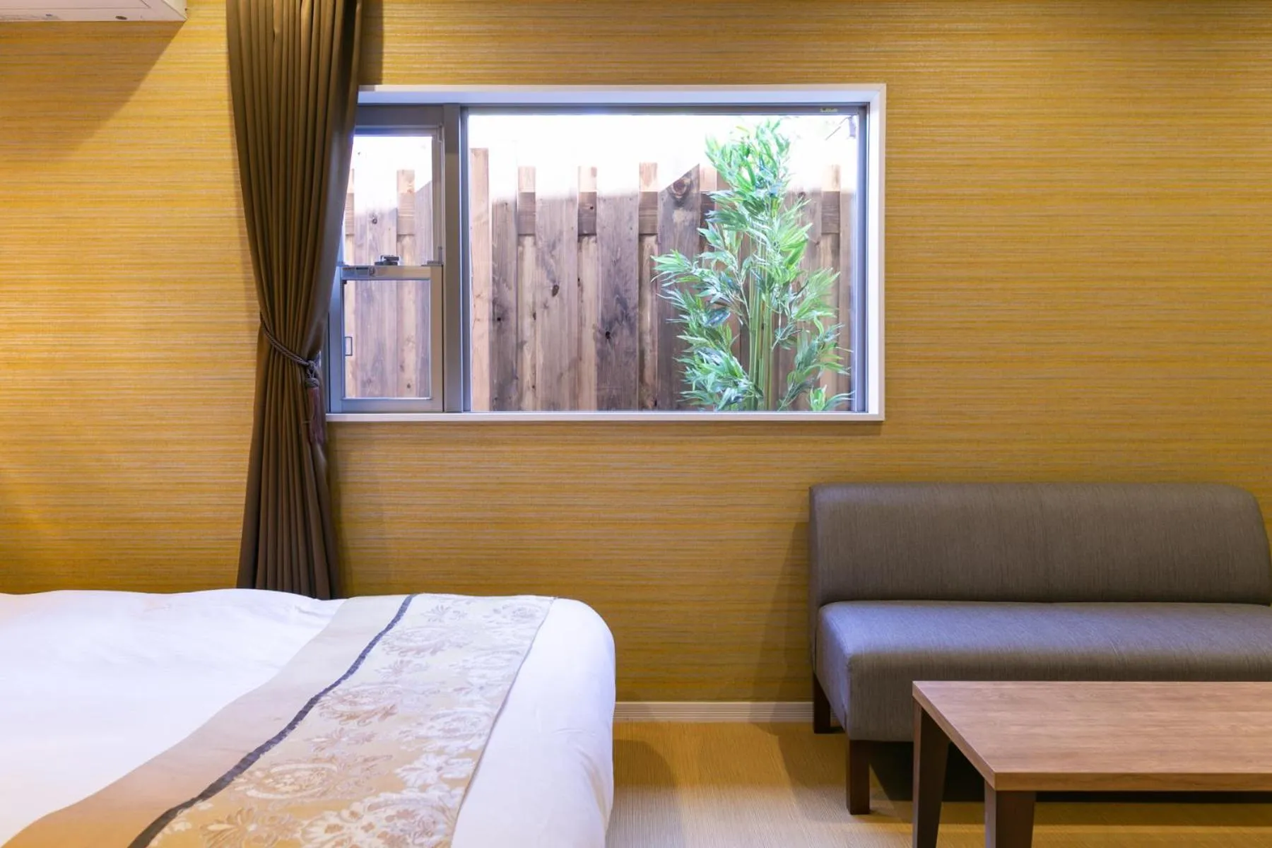 Photo of the whole room, Bed in Tsuki no Yado Kaguya