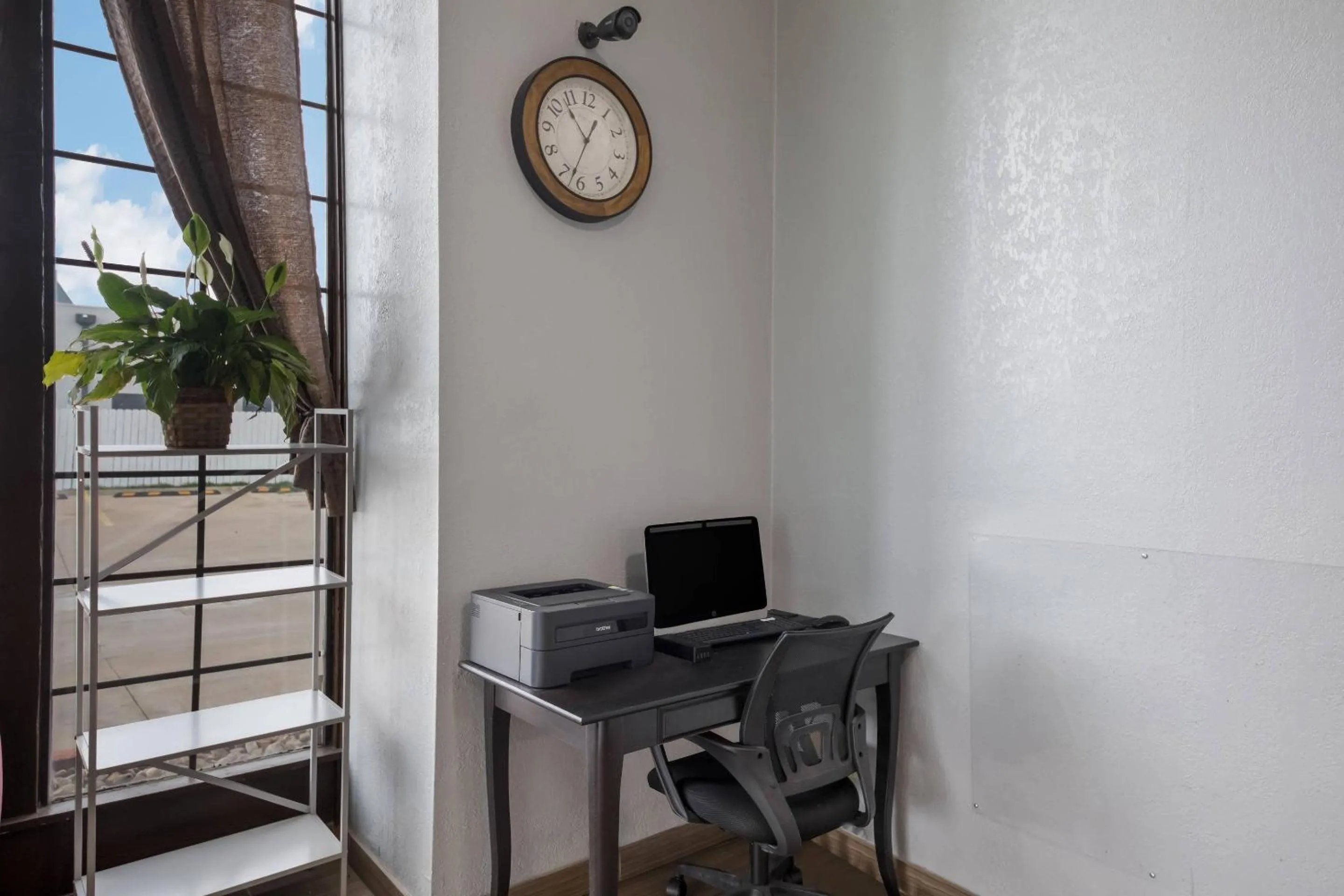 Business facilities in Econo Lodge Austin North near The Domain