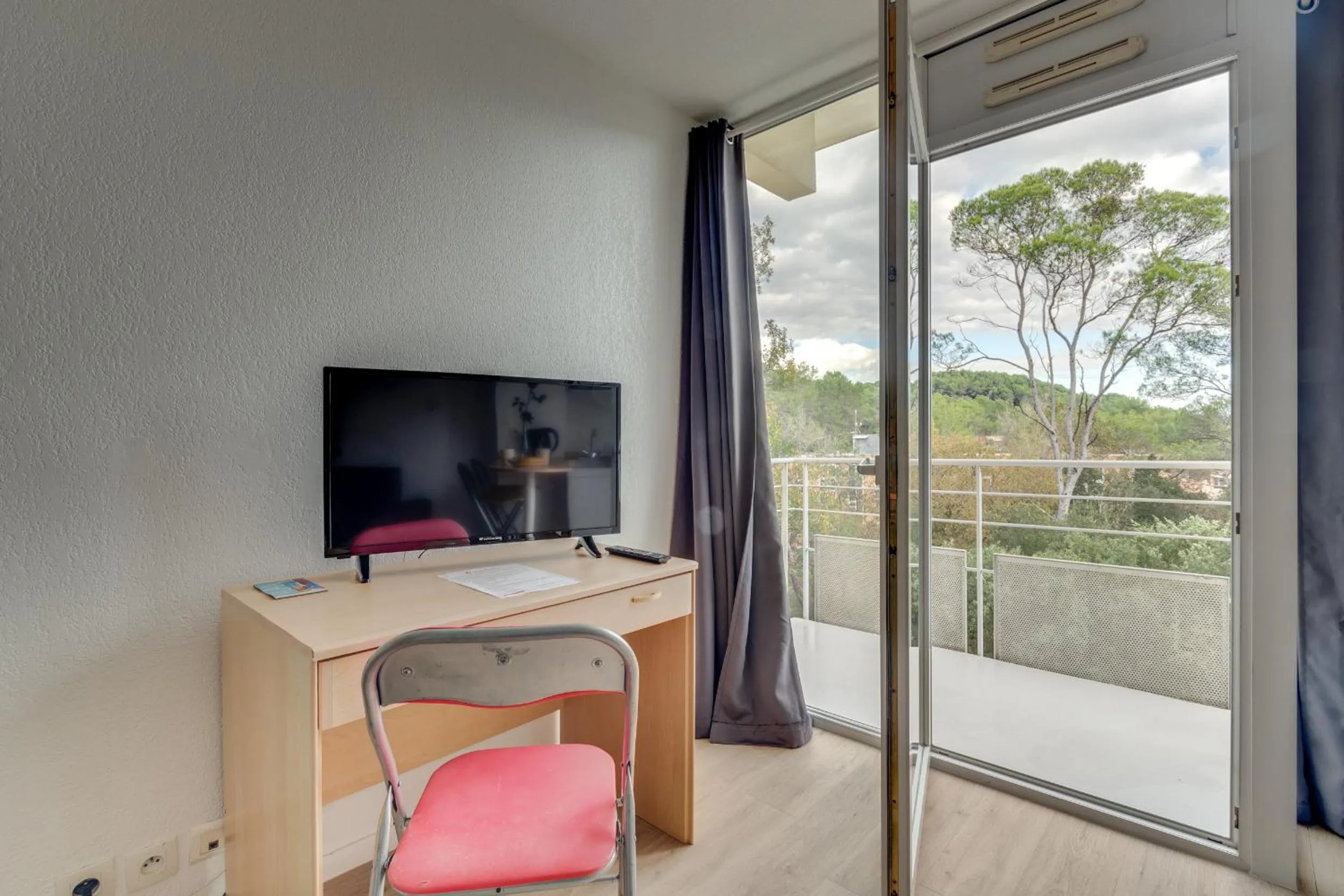 TV and multimedia in City Résidence Sophia