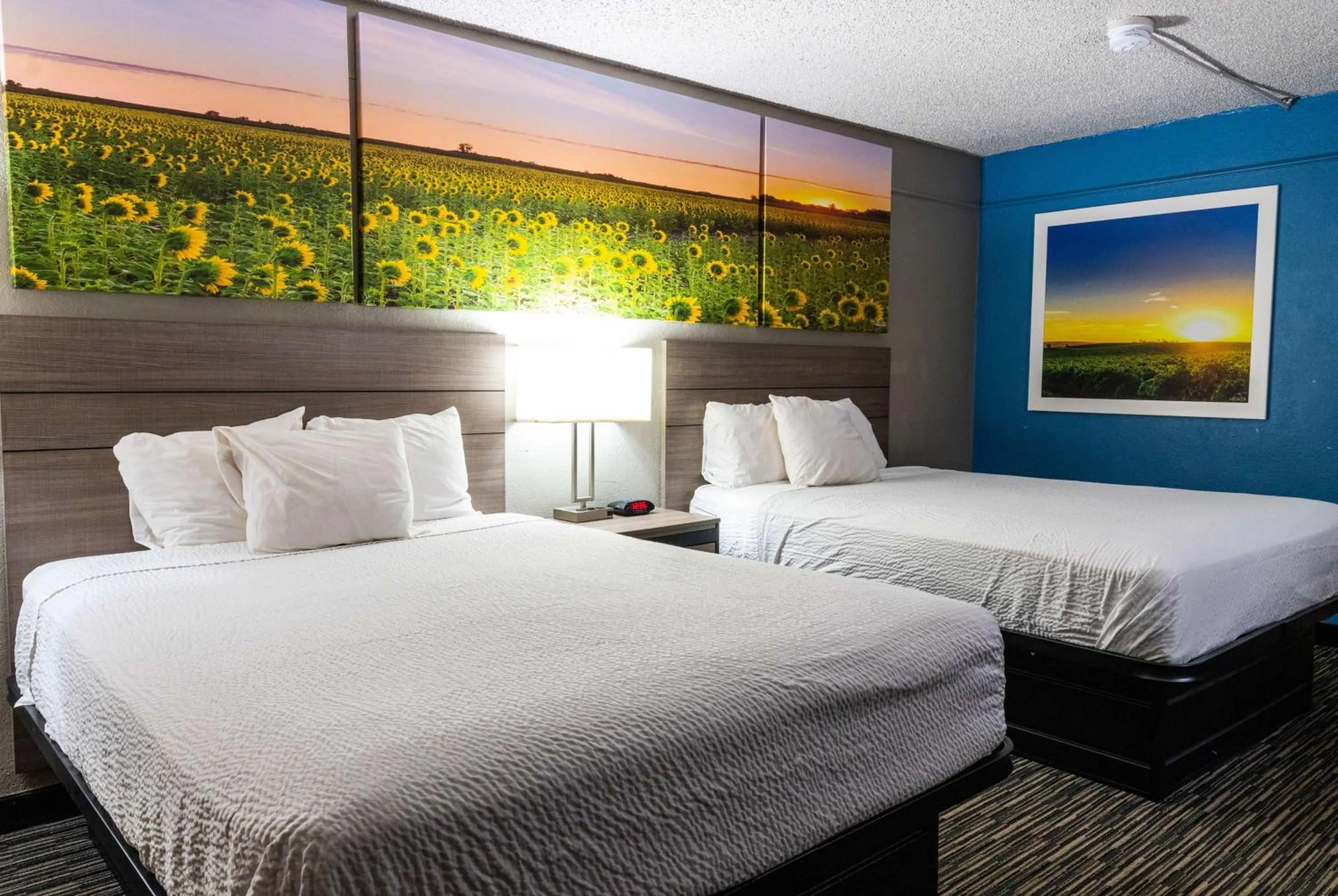 Photo of the whole room, Bed in Days Inn by Wyndham N.W. Medical Center
