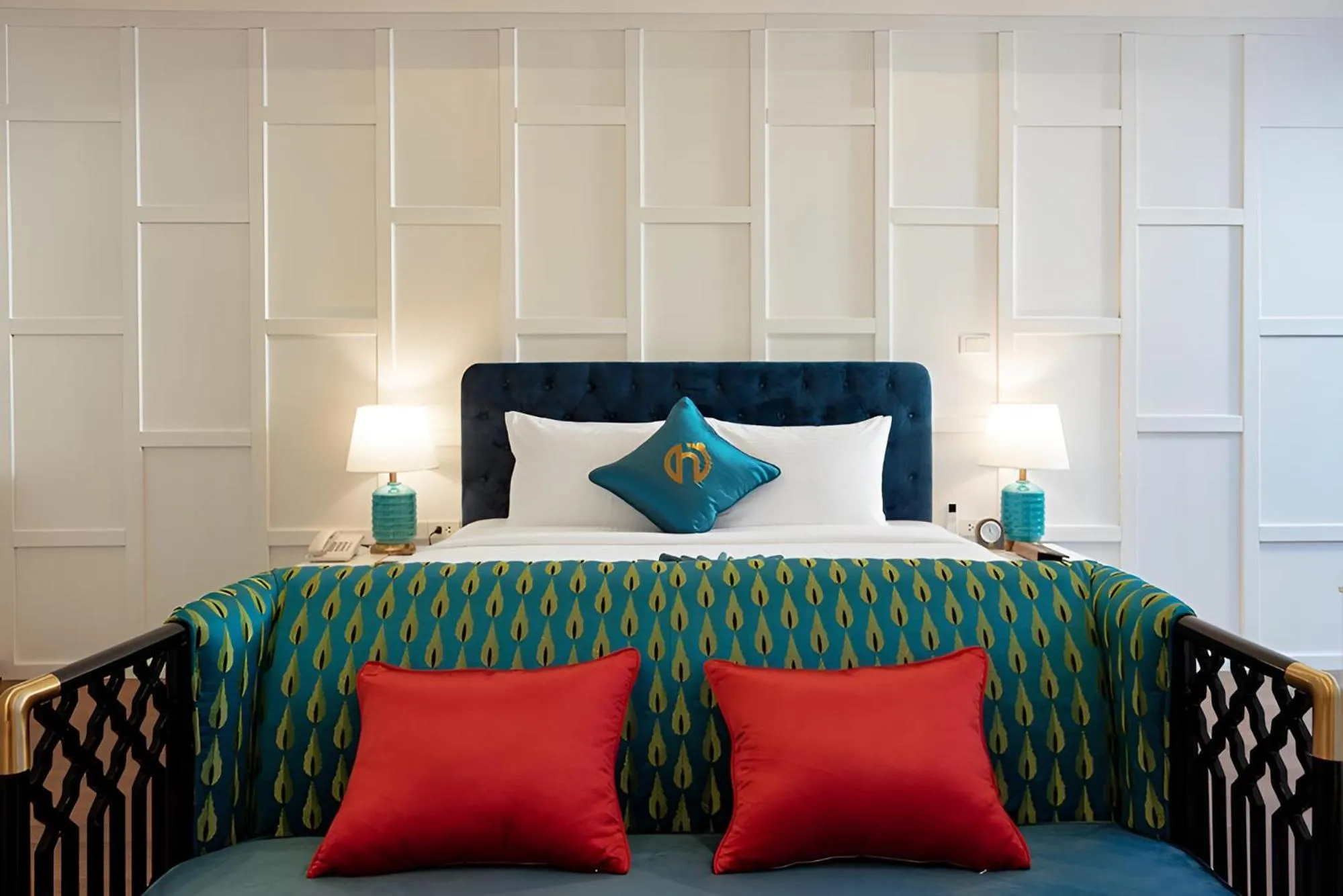 Bed in Minasi HanoiOi Lakeside Hotel