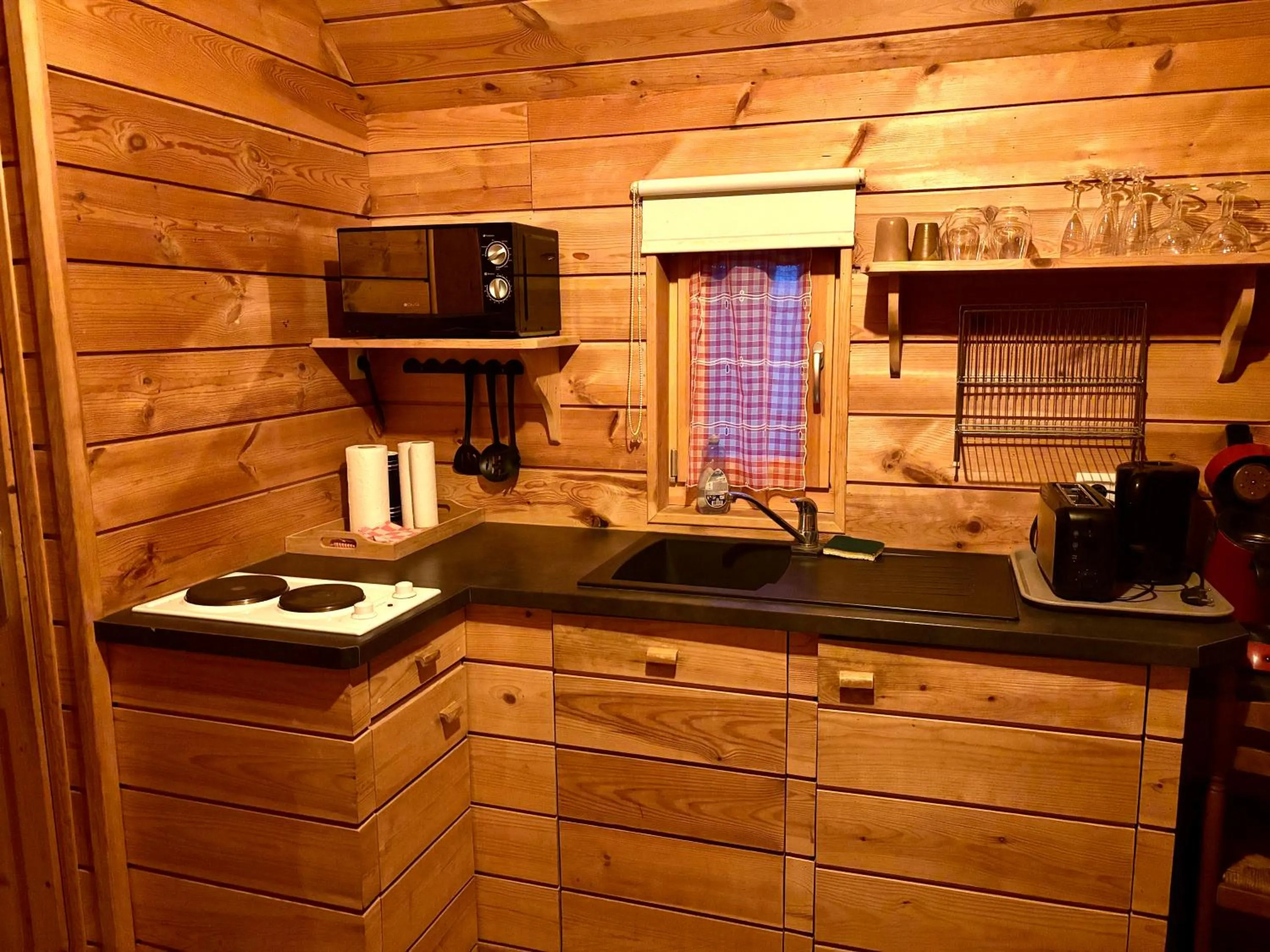 Kitchen or kitchenette in Western City