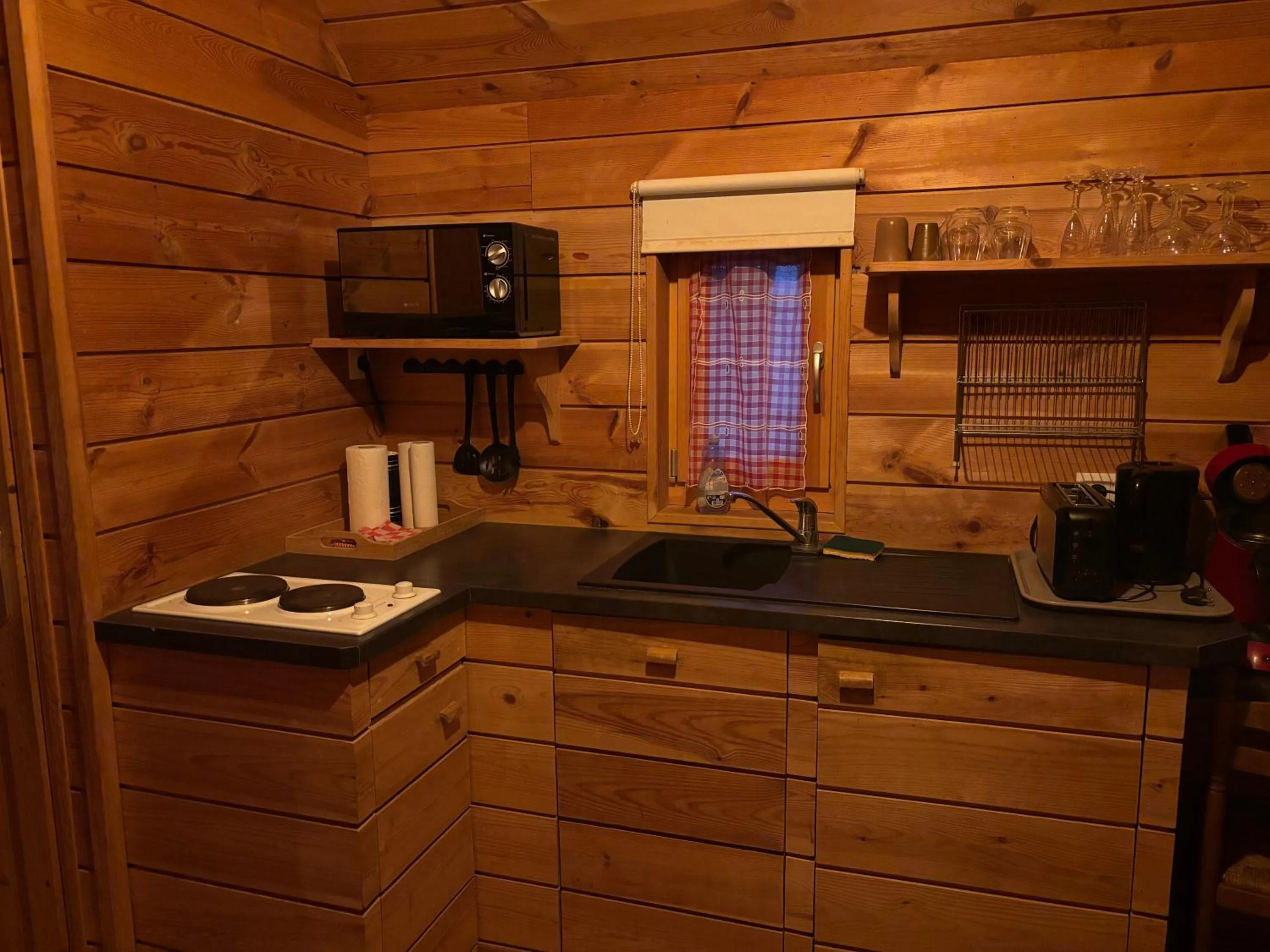 Kitchen or kitchenette in Western City