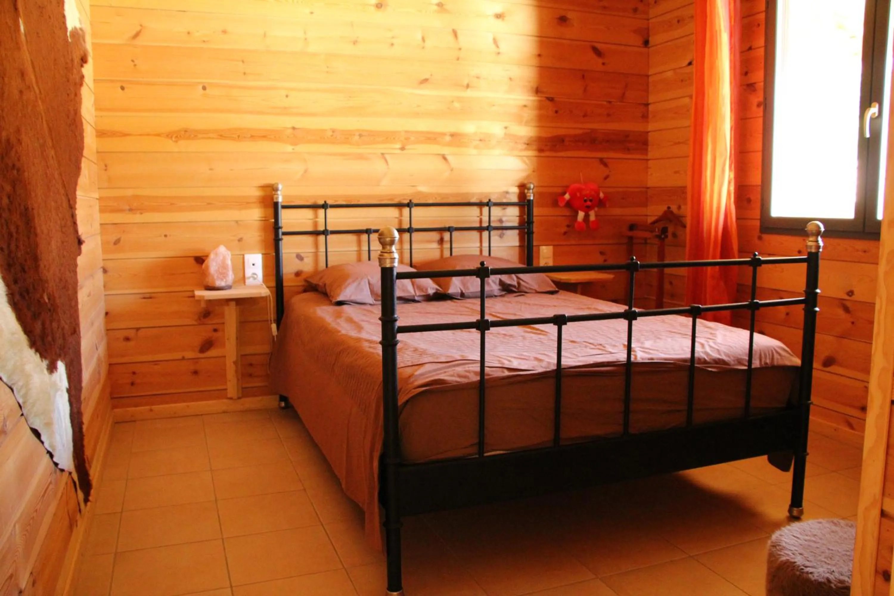 Bedroom, Bed in Western City