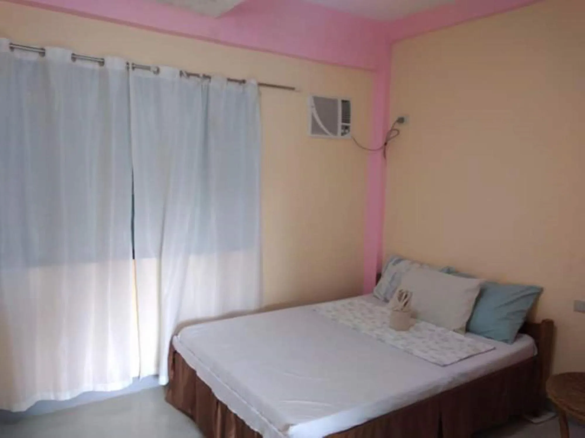 Bed in Basio's Place Tourist Inn by RedDoorz