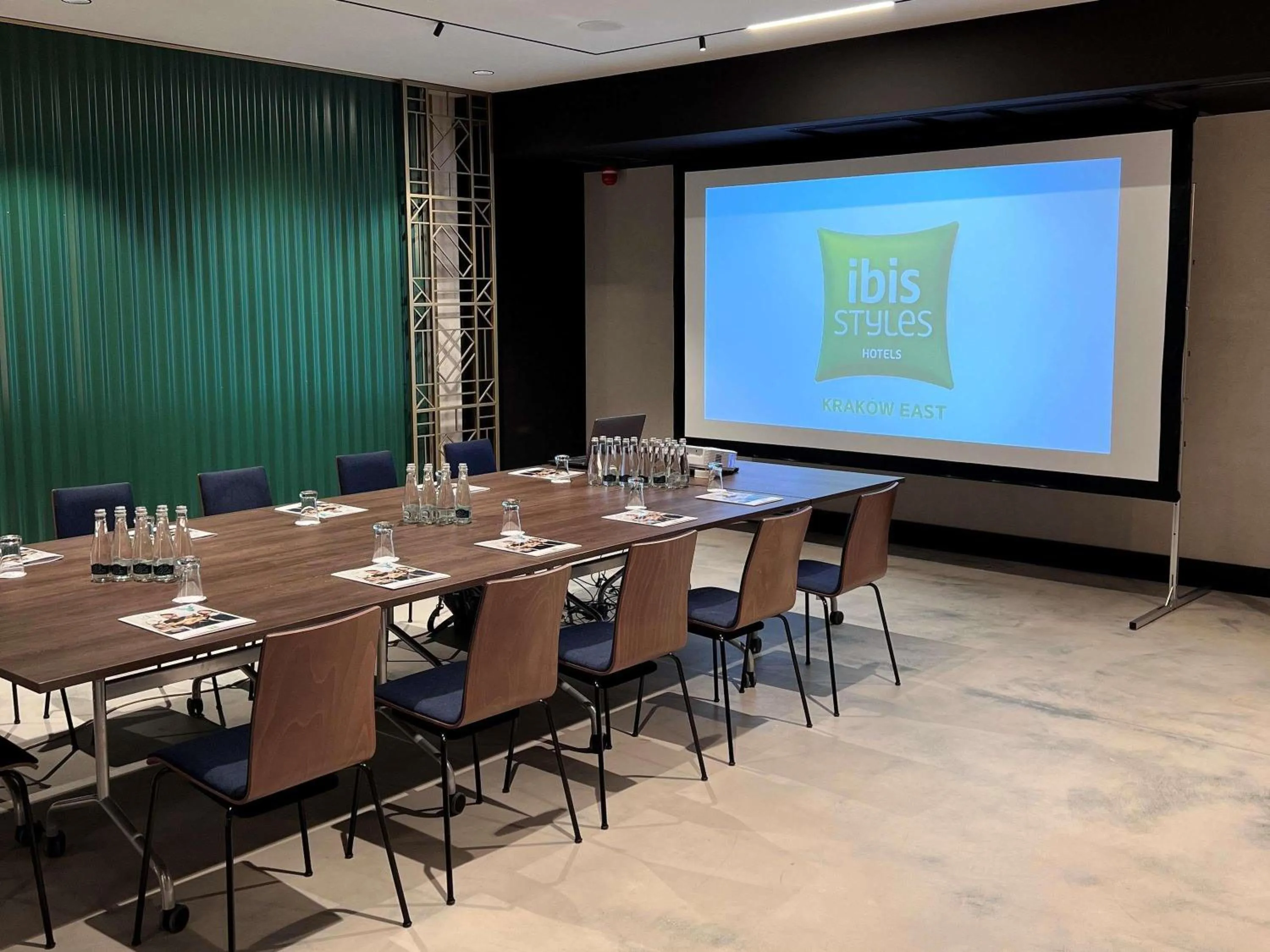 Meeting/conference room in ibis Styles Kraków East