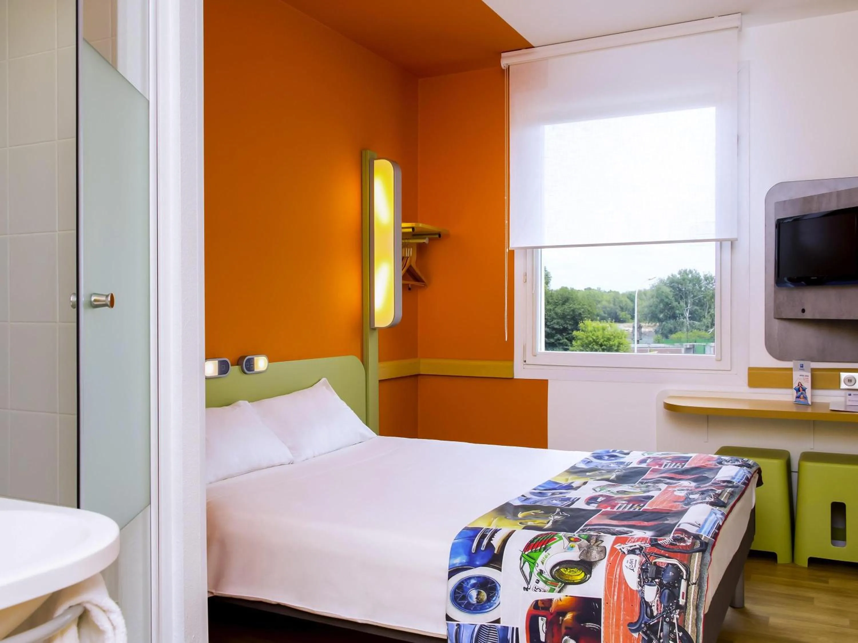 Bedroom, Bed in ibis budget Warszawa Centrum