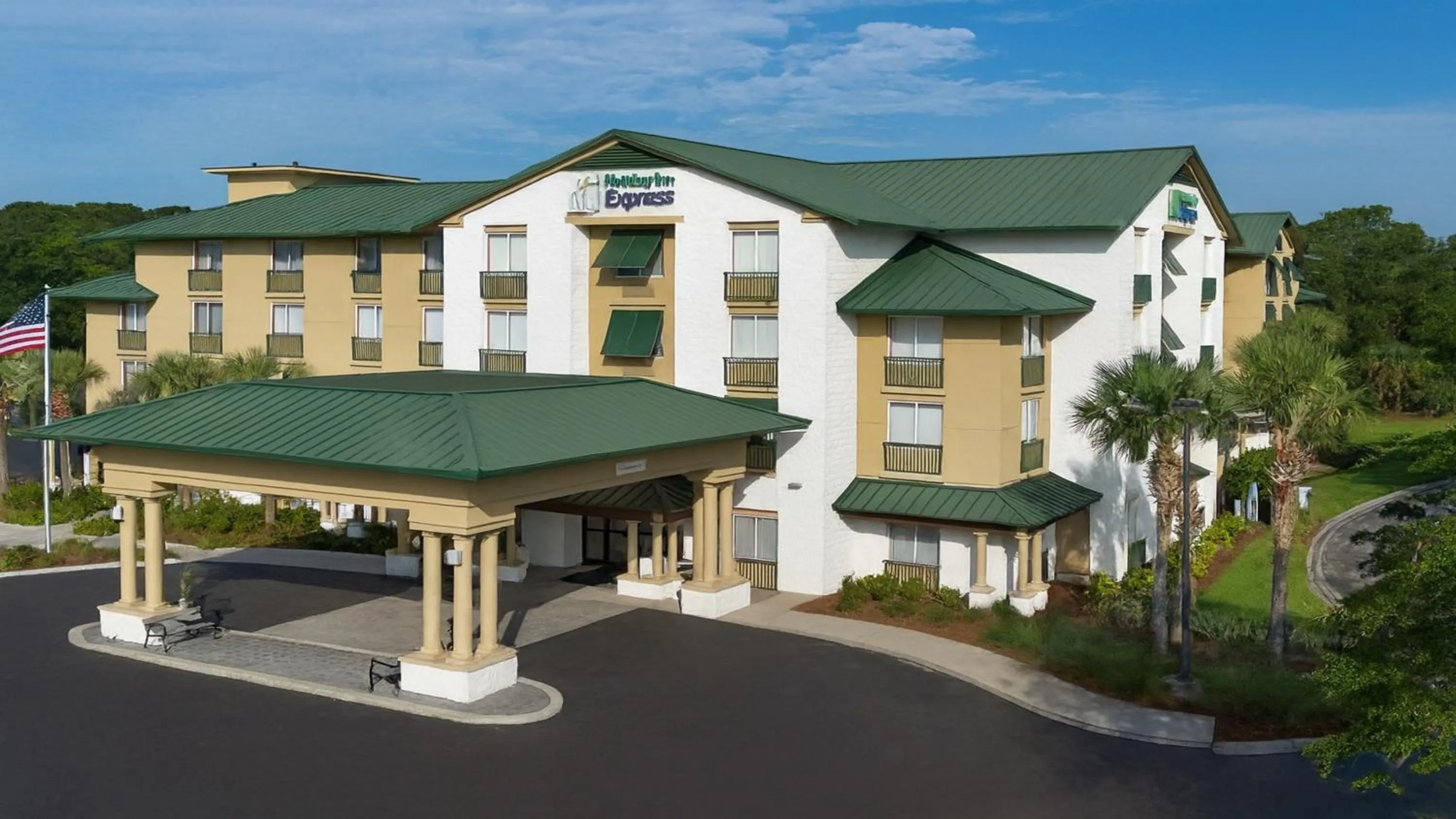 Property building in Holiday Inn Express Hotel & Suites Bluffton at Hilton Head Area by IHG