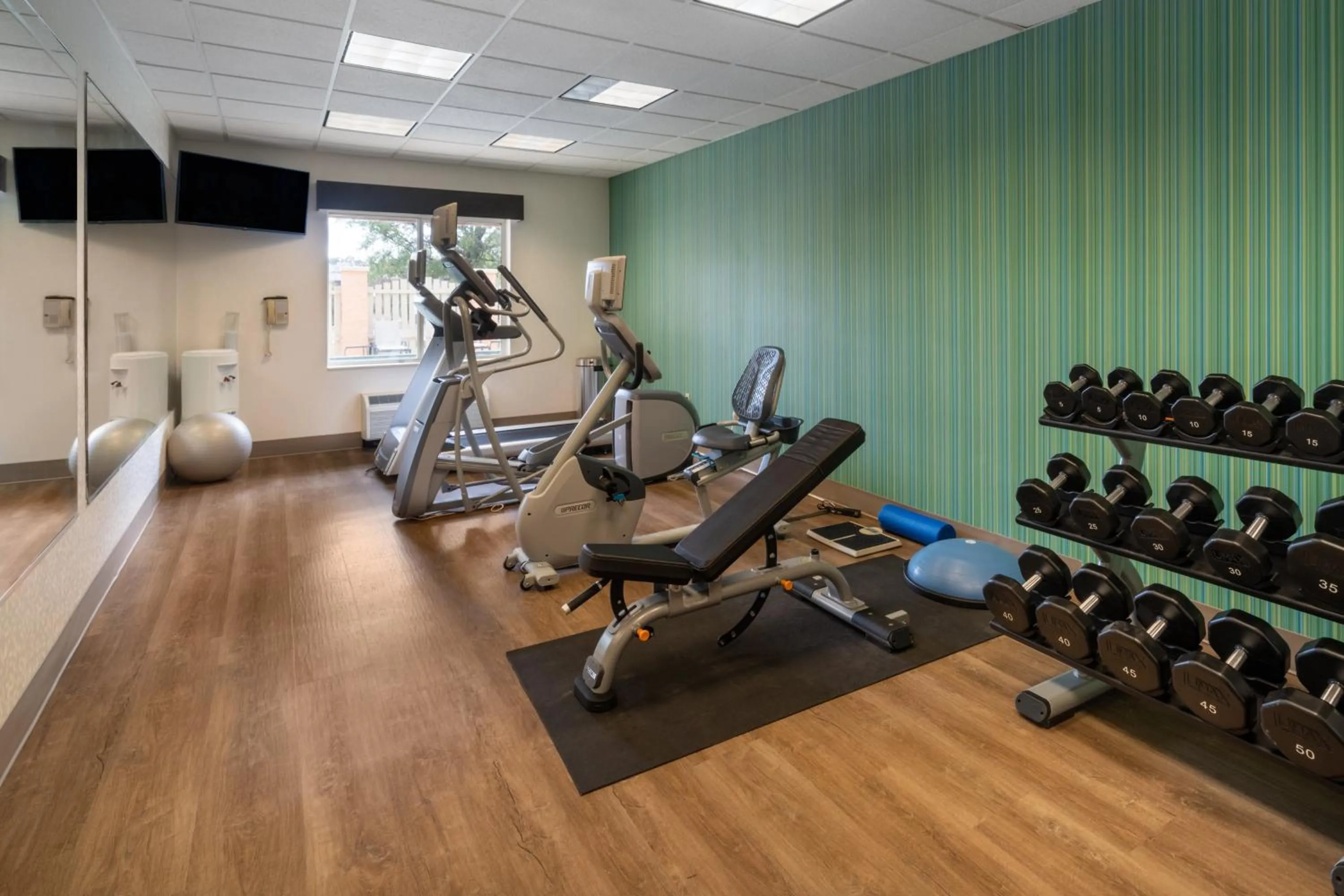 Spa and wellness centre/facilities in Holiday Inn Express Hotel & Suites Bluffton at Hilton Head Area by IHG