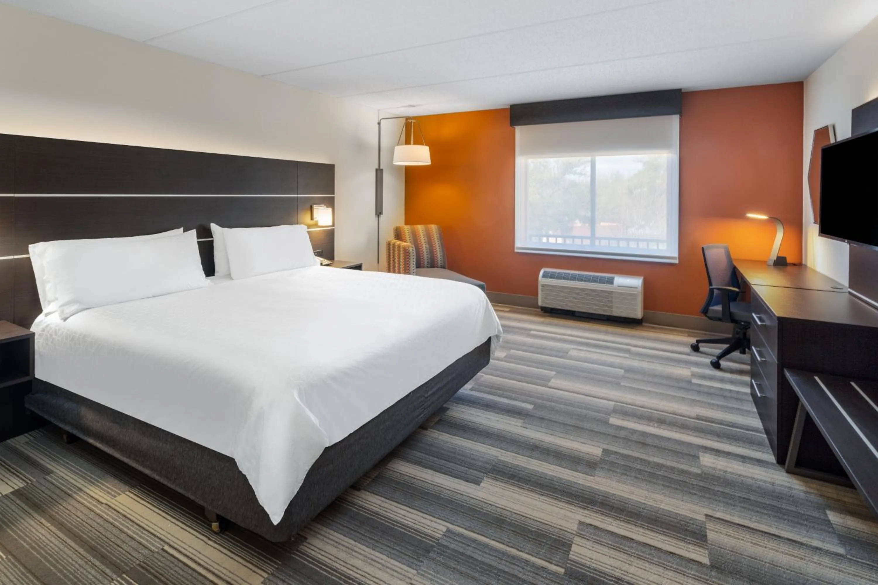 Photo of the whole room, Bed in Holiday Inn Express Hotel & Suites Bluffton at Hilton Head Area by IHG