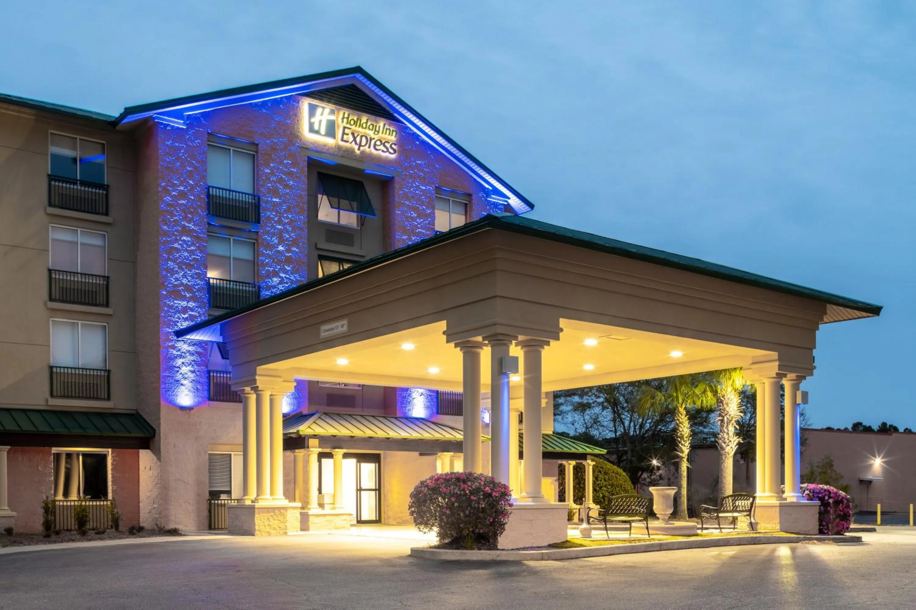 Property building in Holiday Inn Express Hotel & Suites Bluffton at Hilton Head Area by IHG