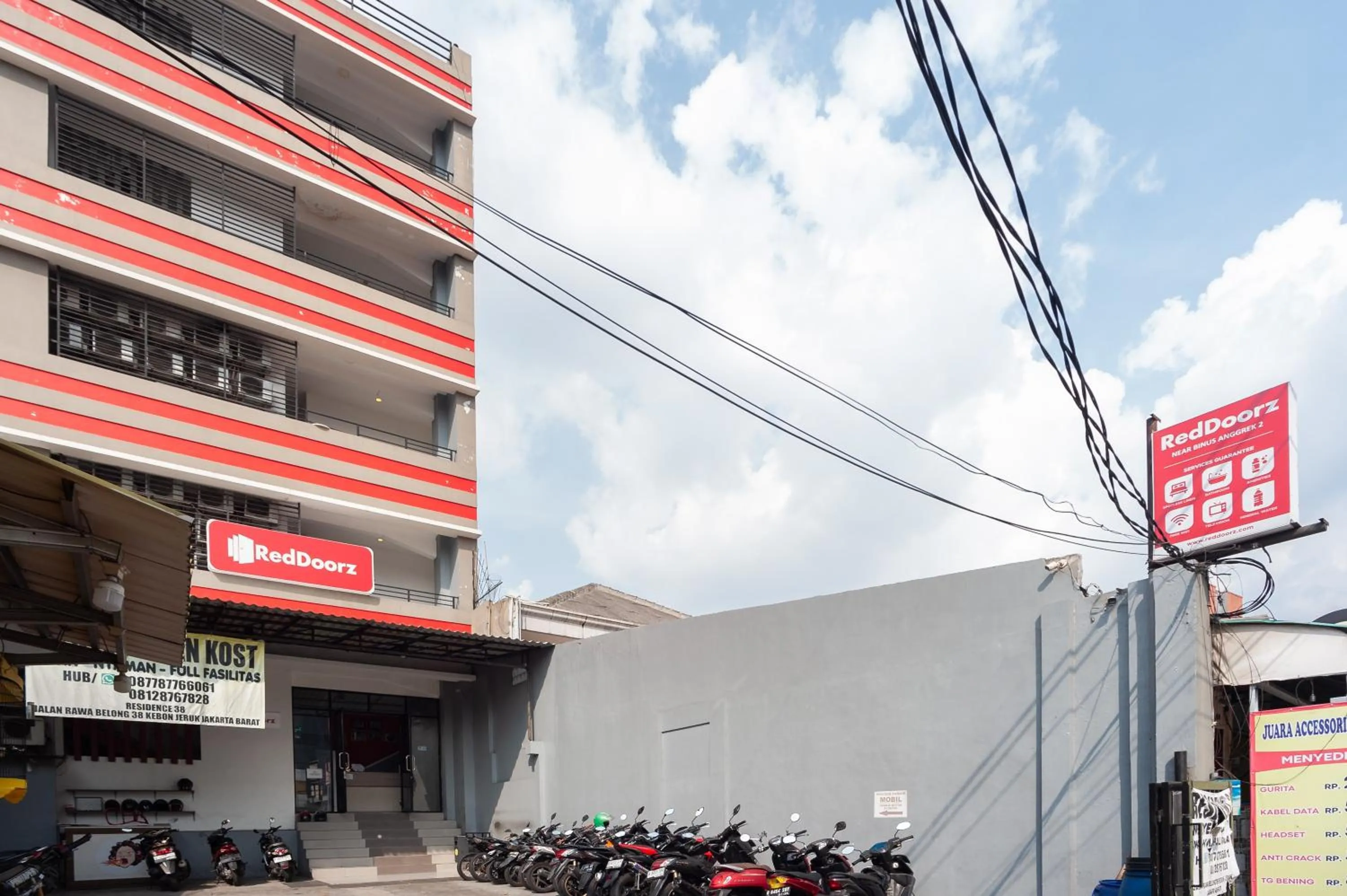 Property building in RedDoorz near Binus Anggrek 2