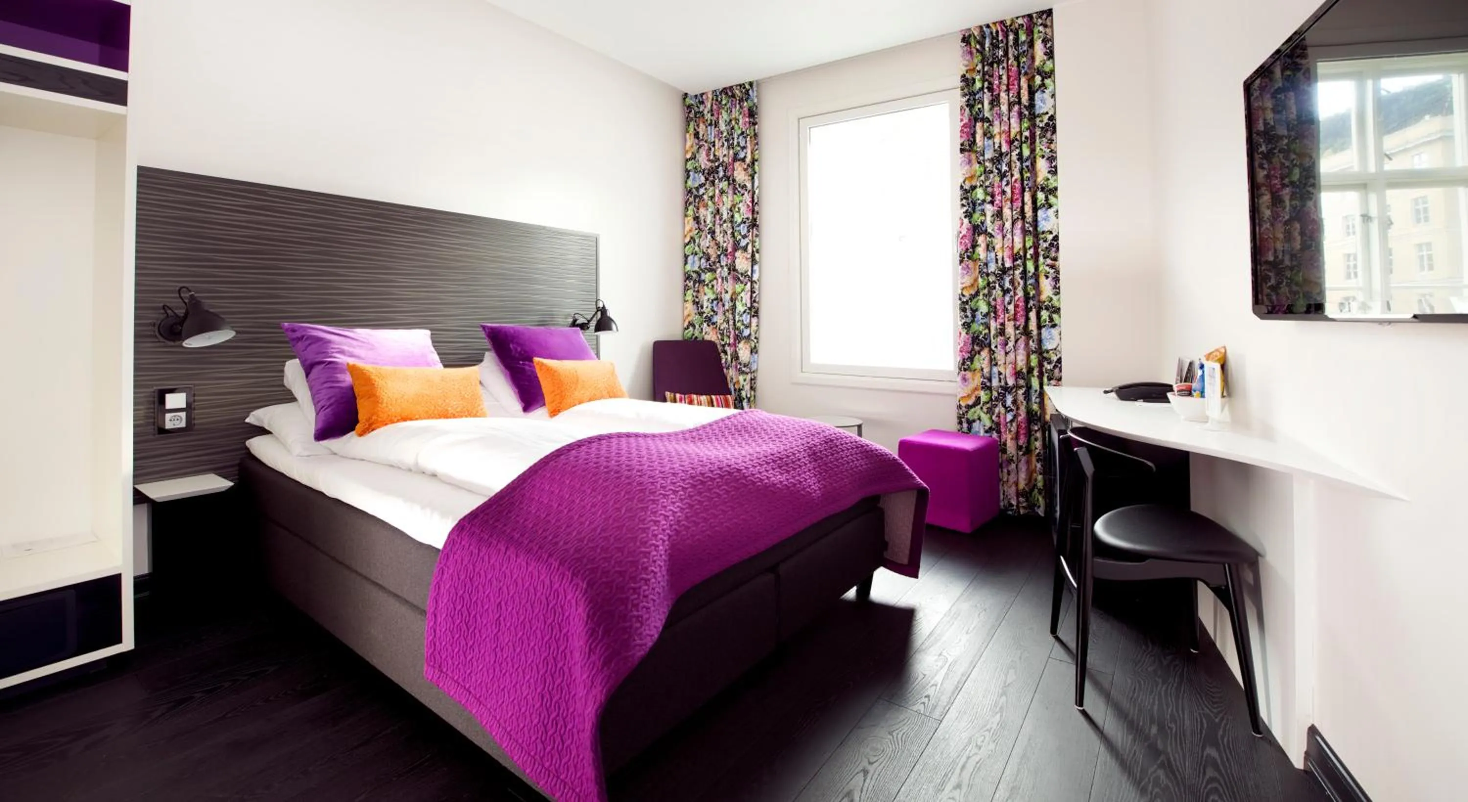 Photo of the whole room, Bed in Hotel No13