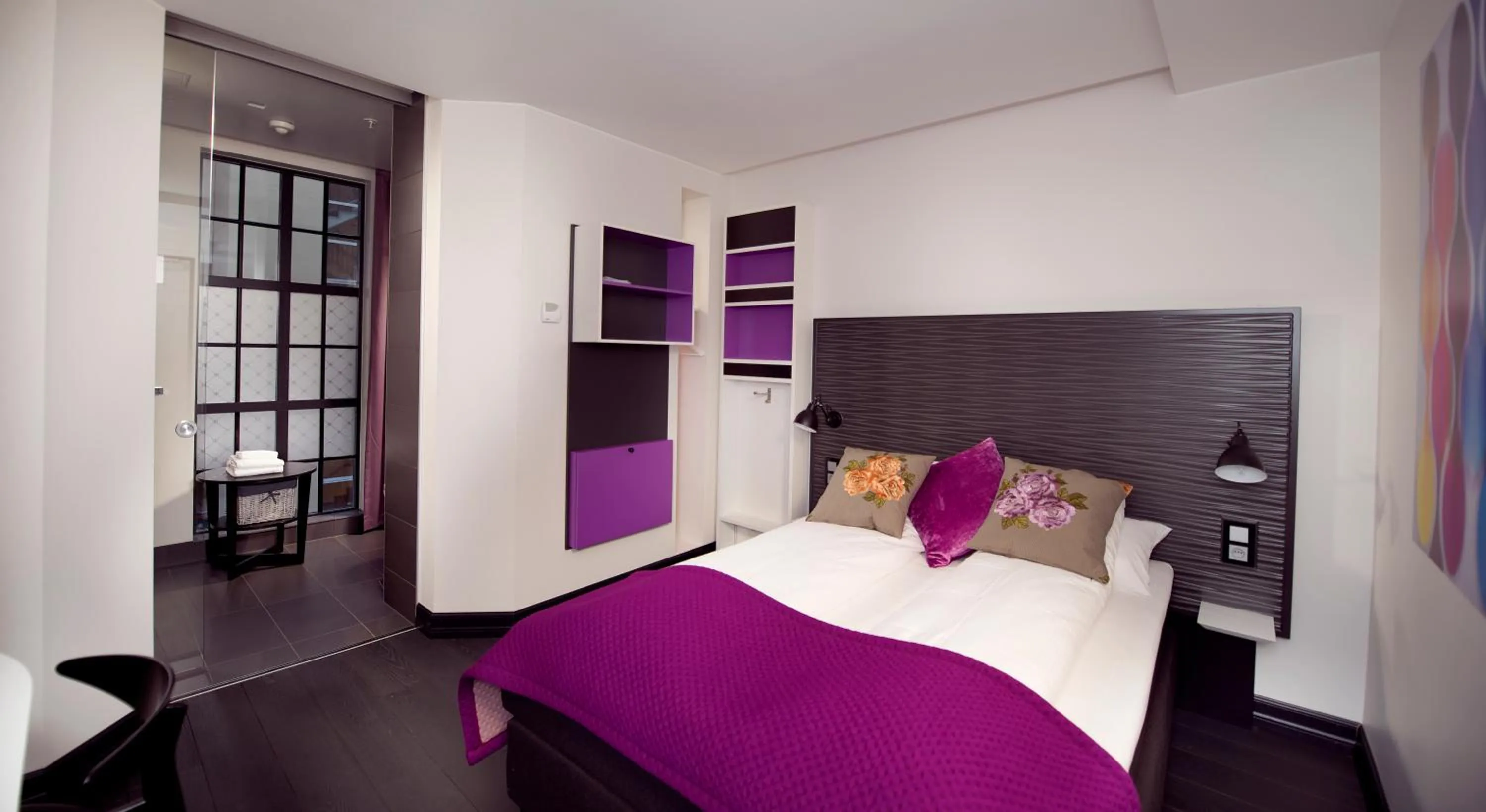 Photo of the whole room, Bed in Hotel No13