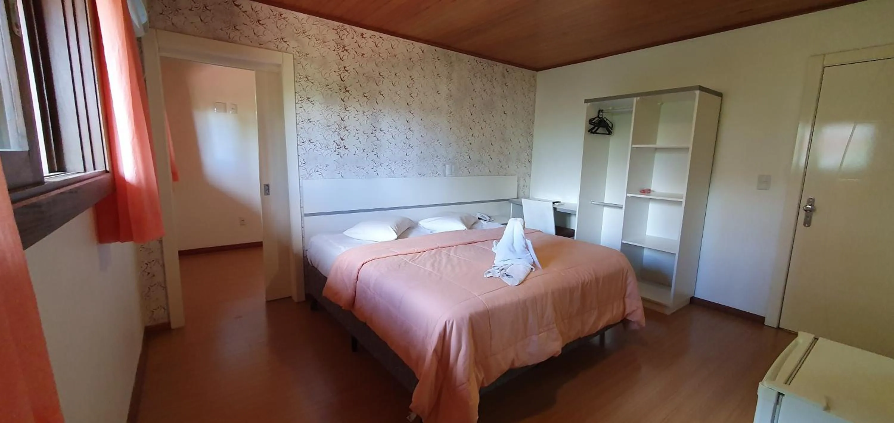 Bedroom, Bed in Hotel Alpen Hof