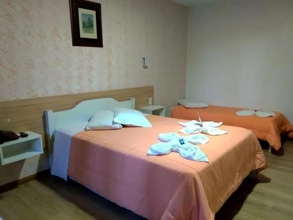 Standard Triple Room in Hotel Alpen Hof Standard Triple Room in Hotel Alpen Hof