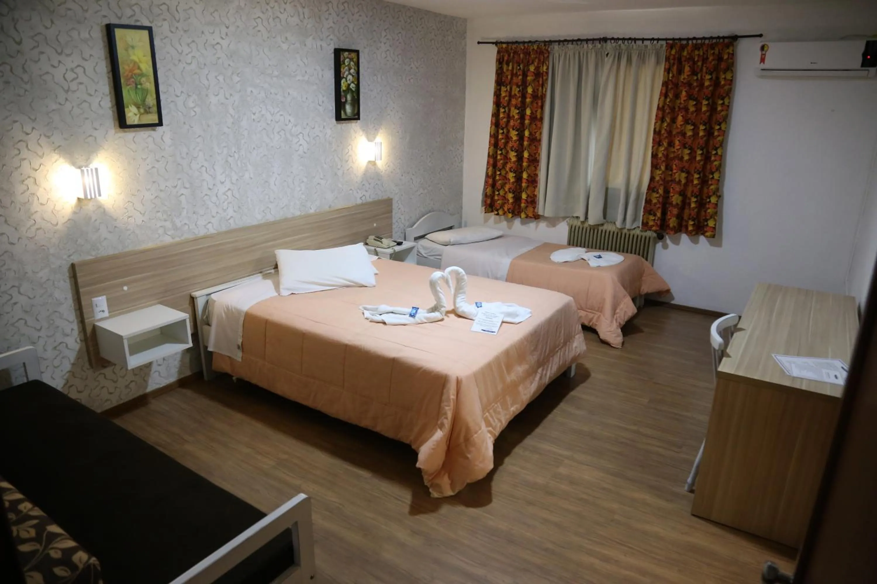 Bed in Hotel Alpen Hof