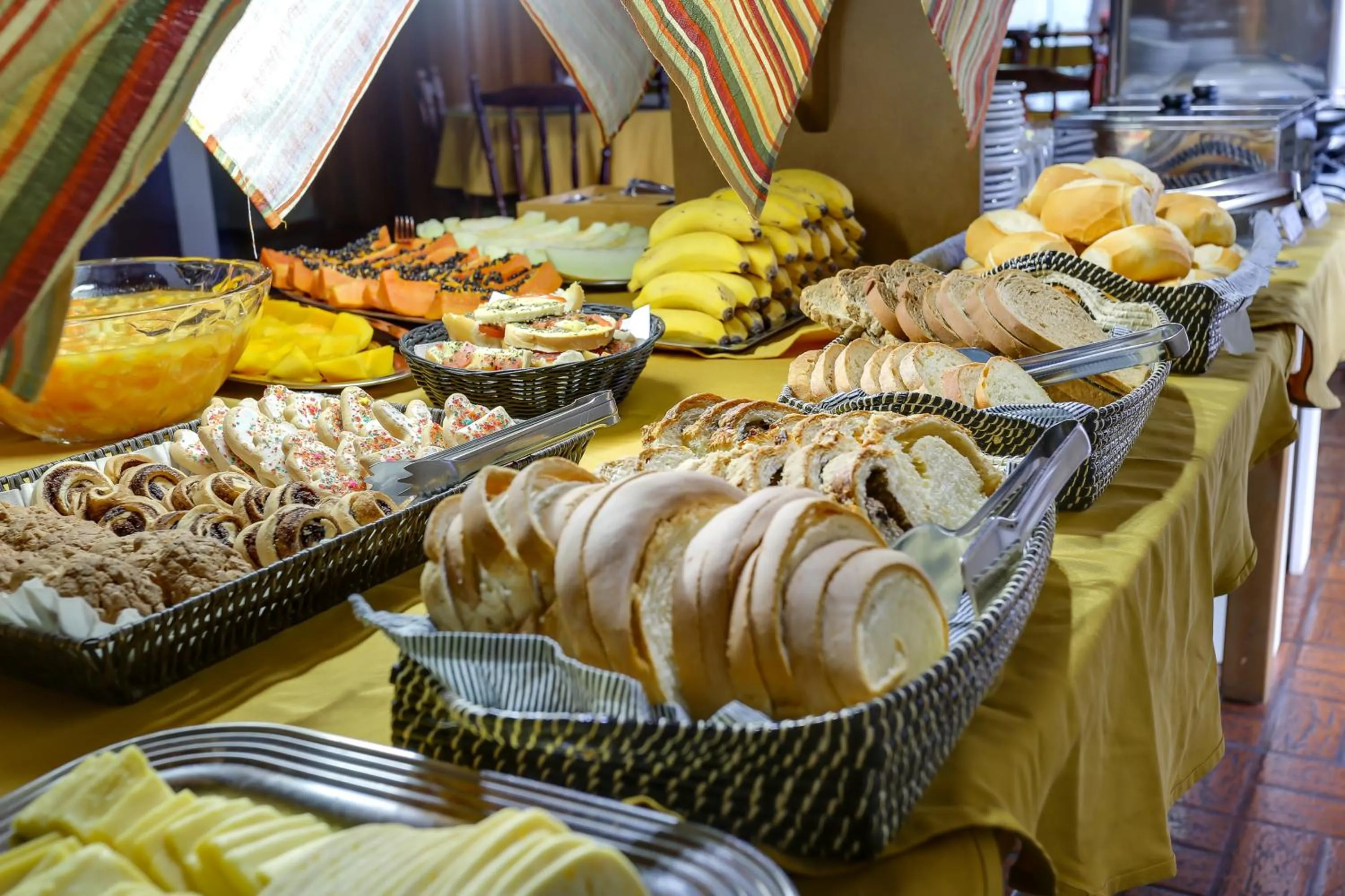 Buffet breakfast in Hotel Alpen Hof