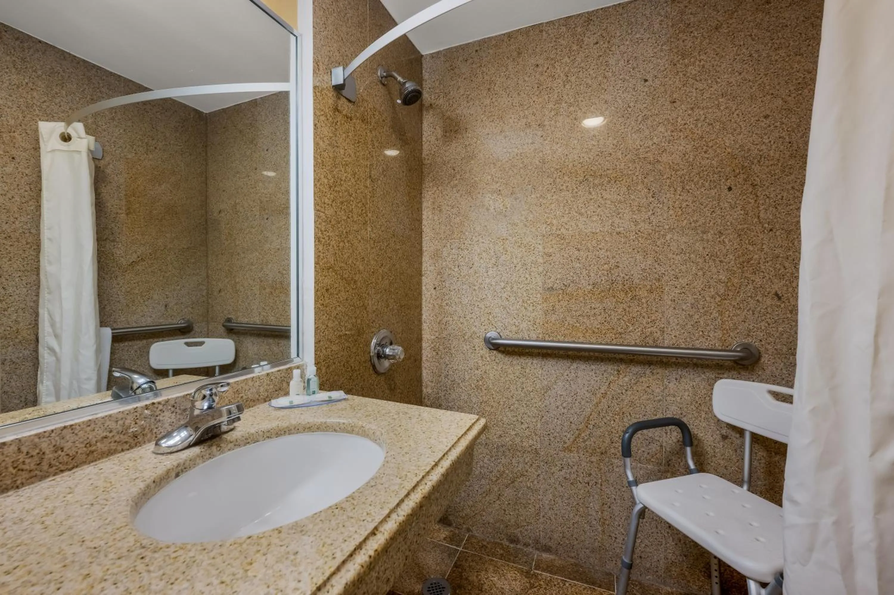 Bathroom in Quality Inn JFK Airport Rockaway Blvd