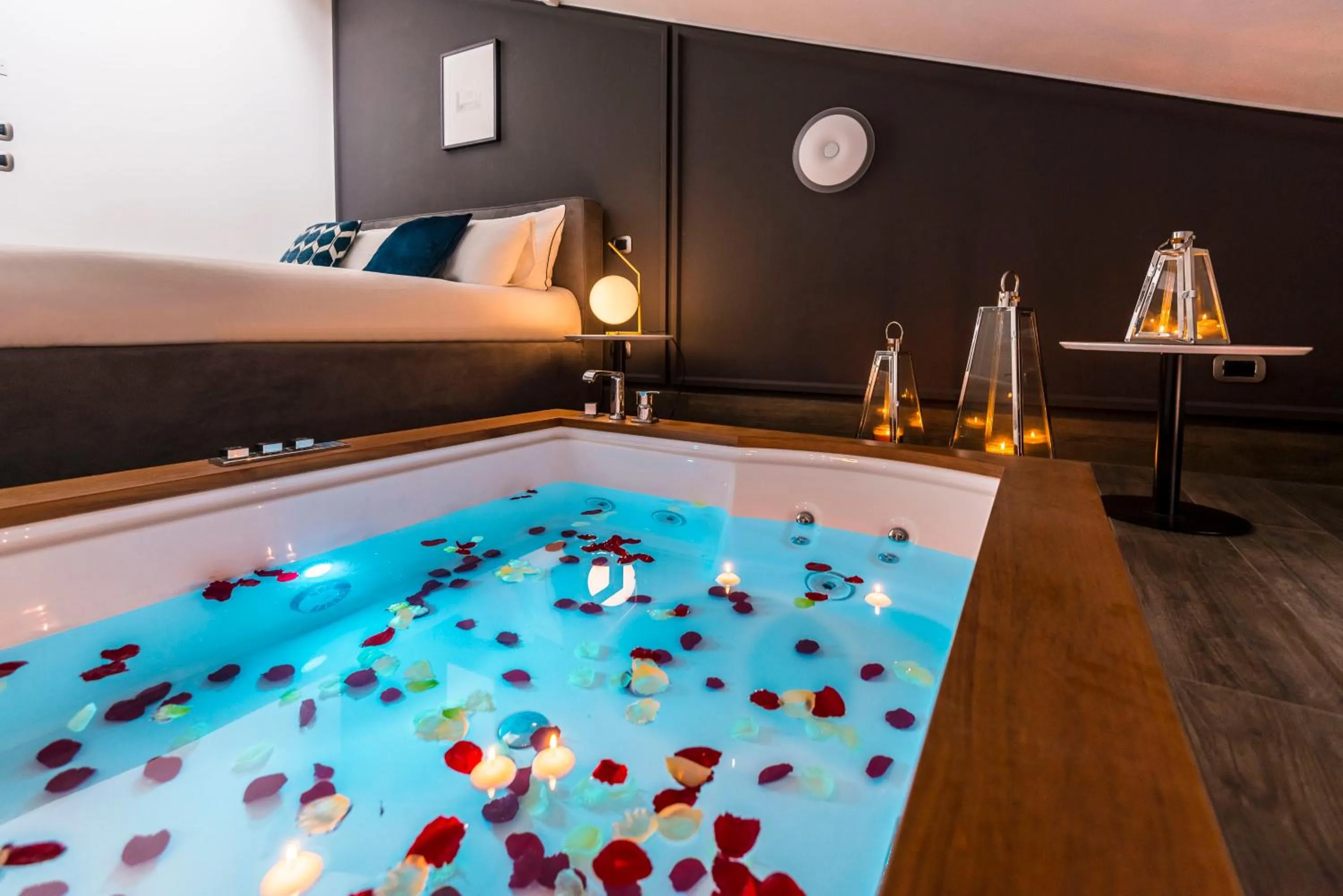 Hot Tub in Design Club Collection