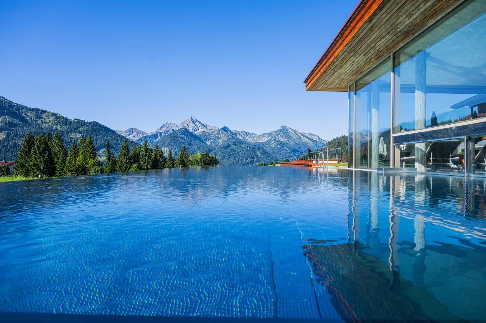 Swimming pool in Hotel Bergblick 5 Sterne